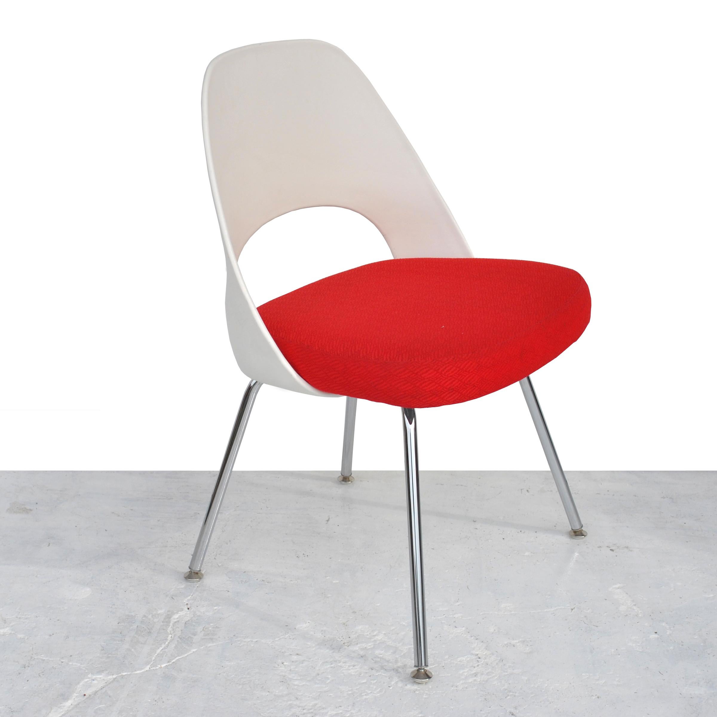 Mid-Century Modern One Contemporary Knoll Eero Saarinen 72C-PC Dining Side Chair