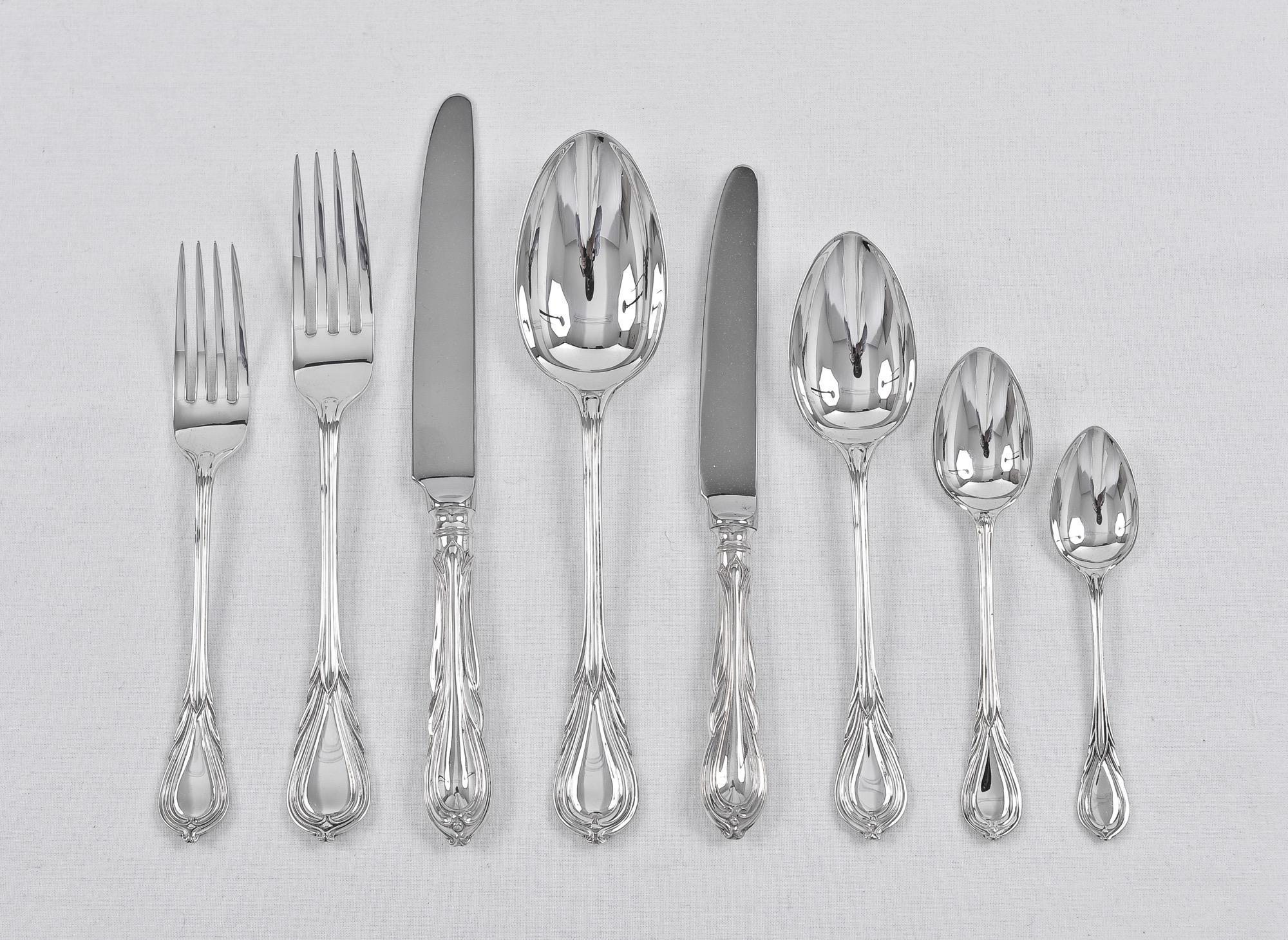 One Date and Maker, Hand Forged Lily Silver Cutlery In Good Condition In London, GB