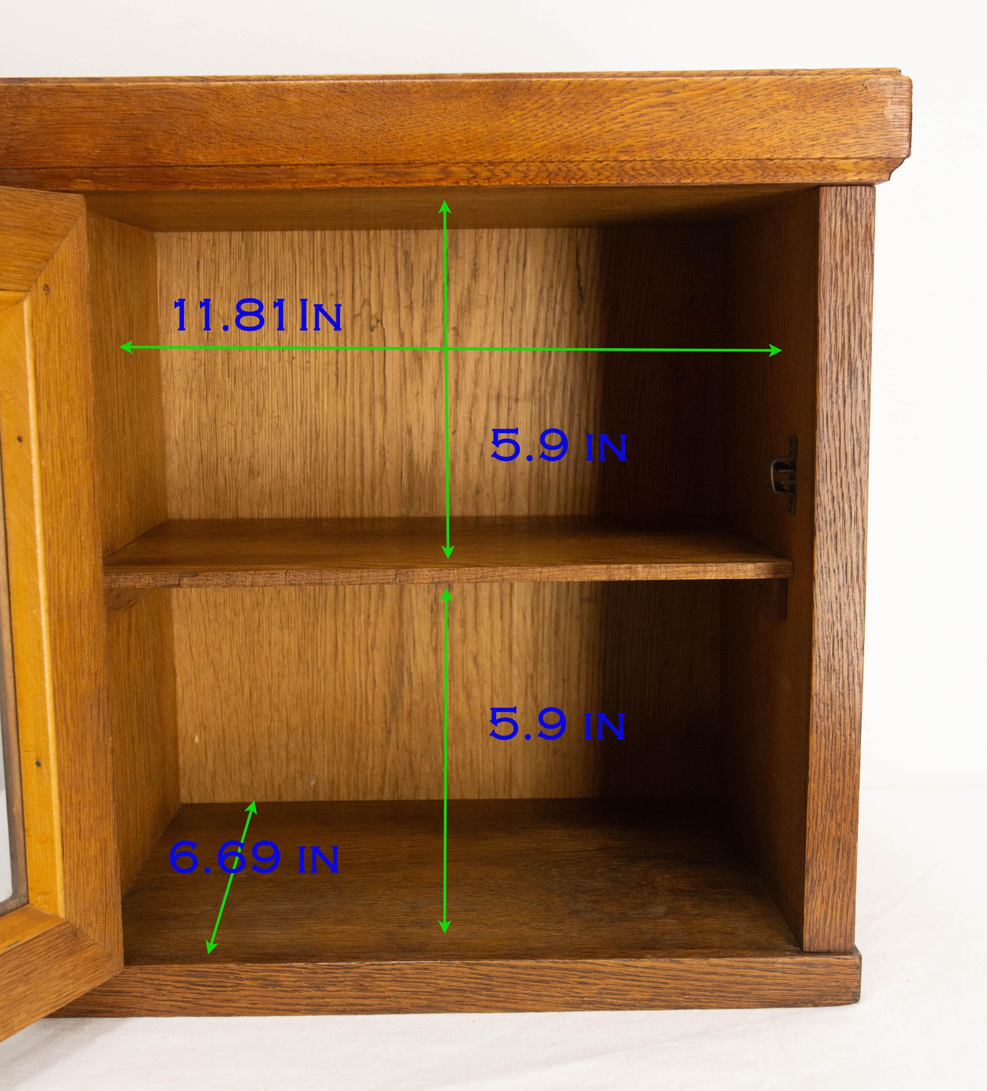 Eintüriger Wandschrank mit drei abgeschrägten Gläsern 1920 im Angebot 4