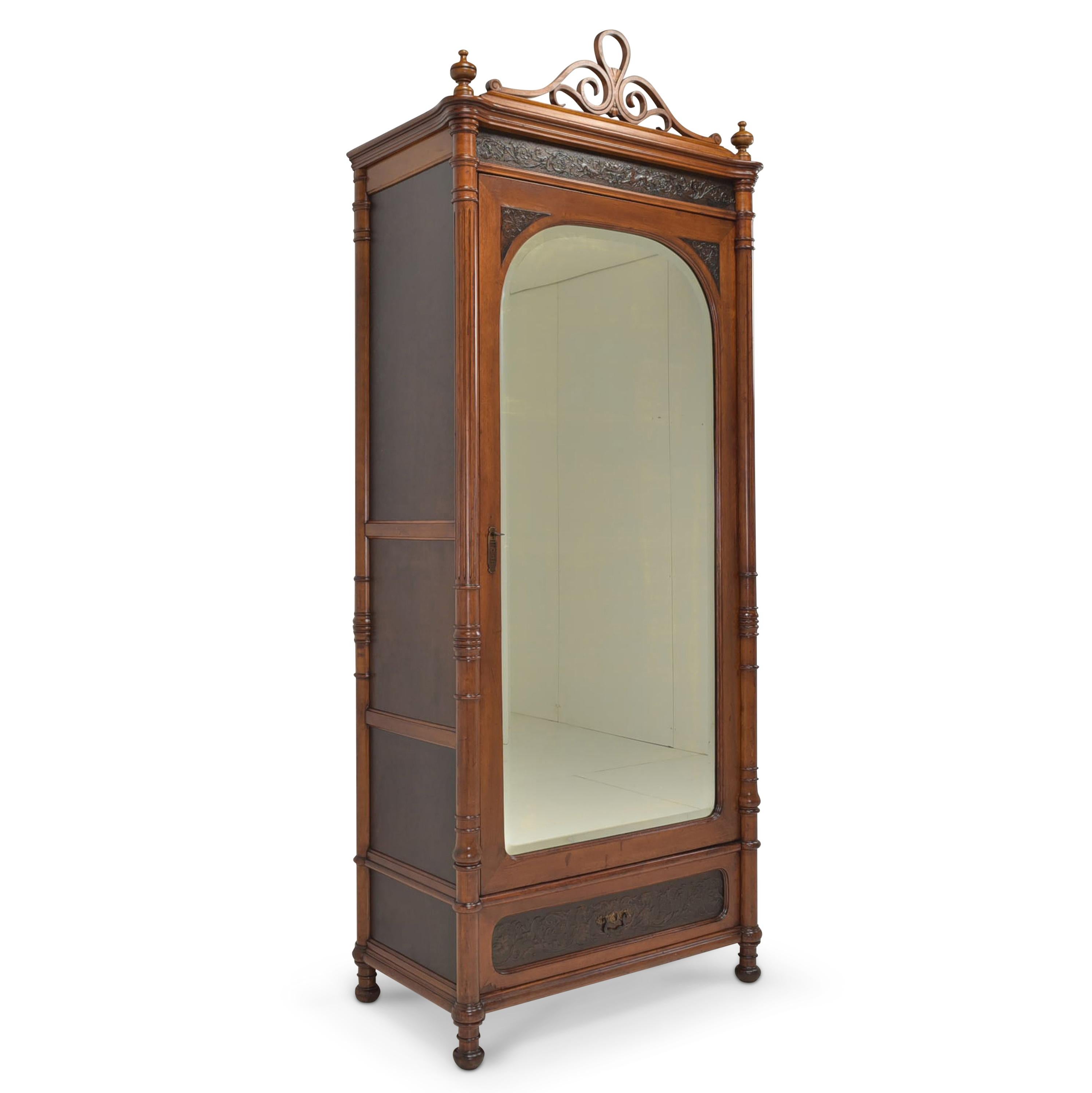 One-door wardrobe restored J & J Kohn bentwood floorboard, circa 1920

Features:
Single-door model with mirror, drawer, clothes rail and two shelves
High quality
Original faceted mirror
Fillings with embossed ornamentation / relief
Original