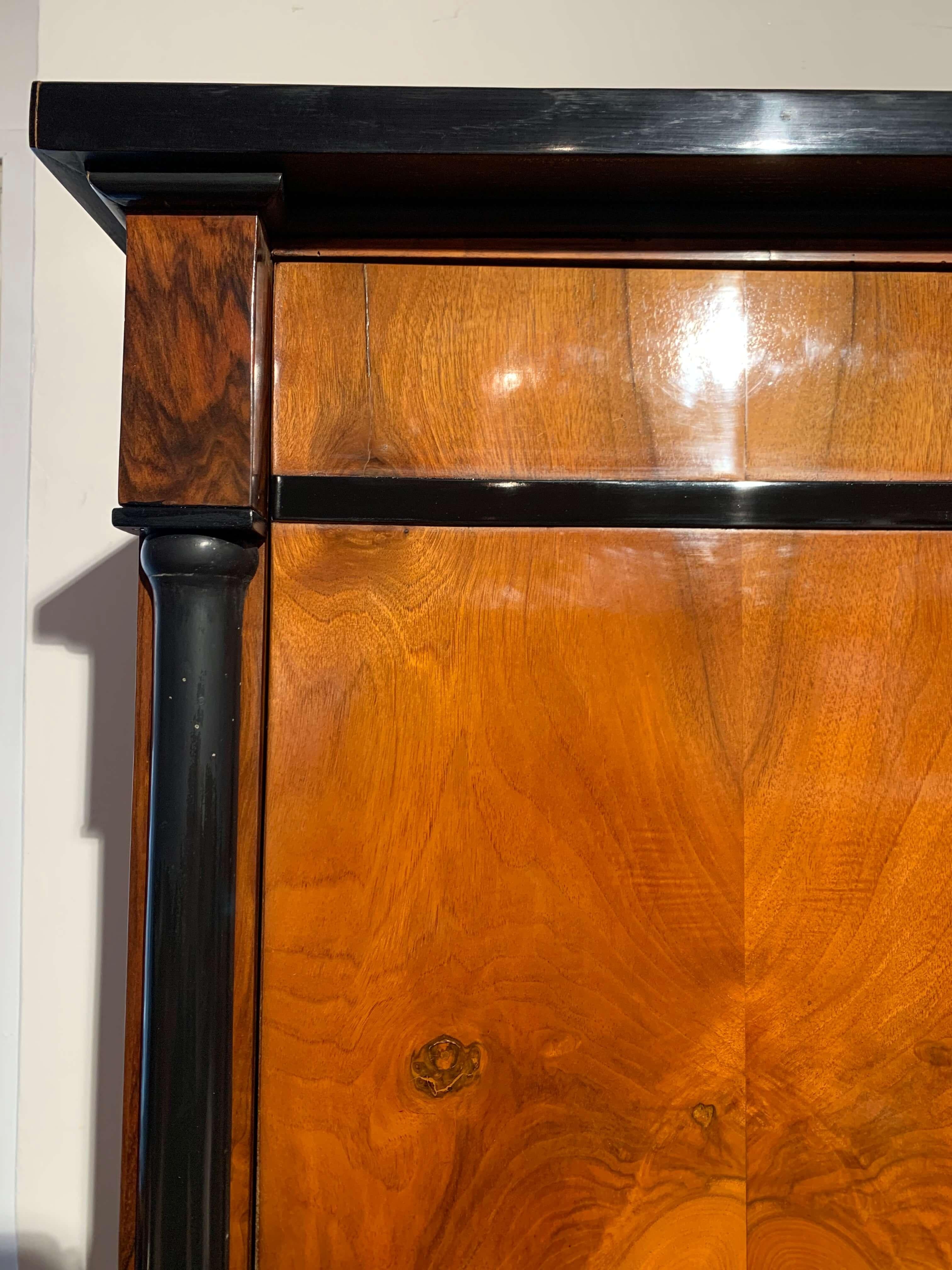 Early 19th Century One-Doored Biedermeier Armoire, Walnut and Ash Veneer, Austria, circa 1820