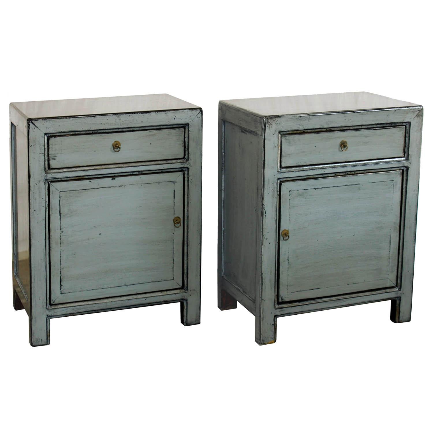 Contemporary one drawer gray lacquer side chest with hand rubbed edges can be used as a bedside chest with a lamp and accessories on top.