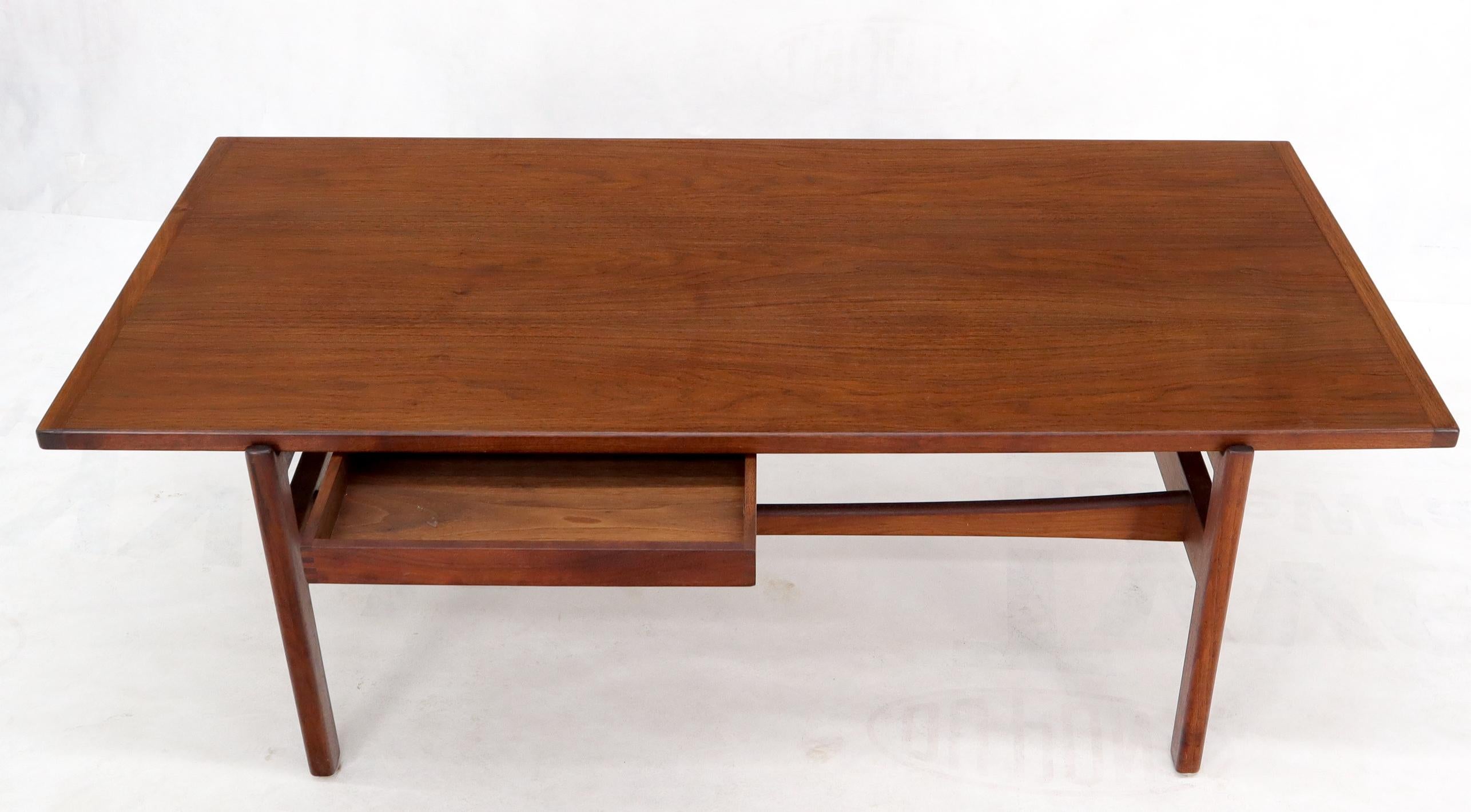 One Drawer Rectangle Shape Teak Danish Mid-Century Modern Coffee Table For Sale 3