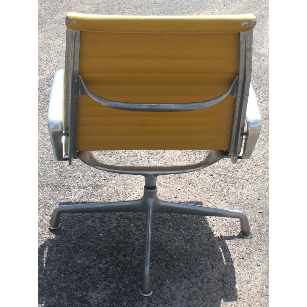 Mid-Century Modern One Eames for Herman Miller Aluminum Group Lounge Chair