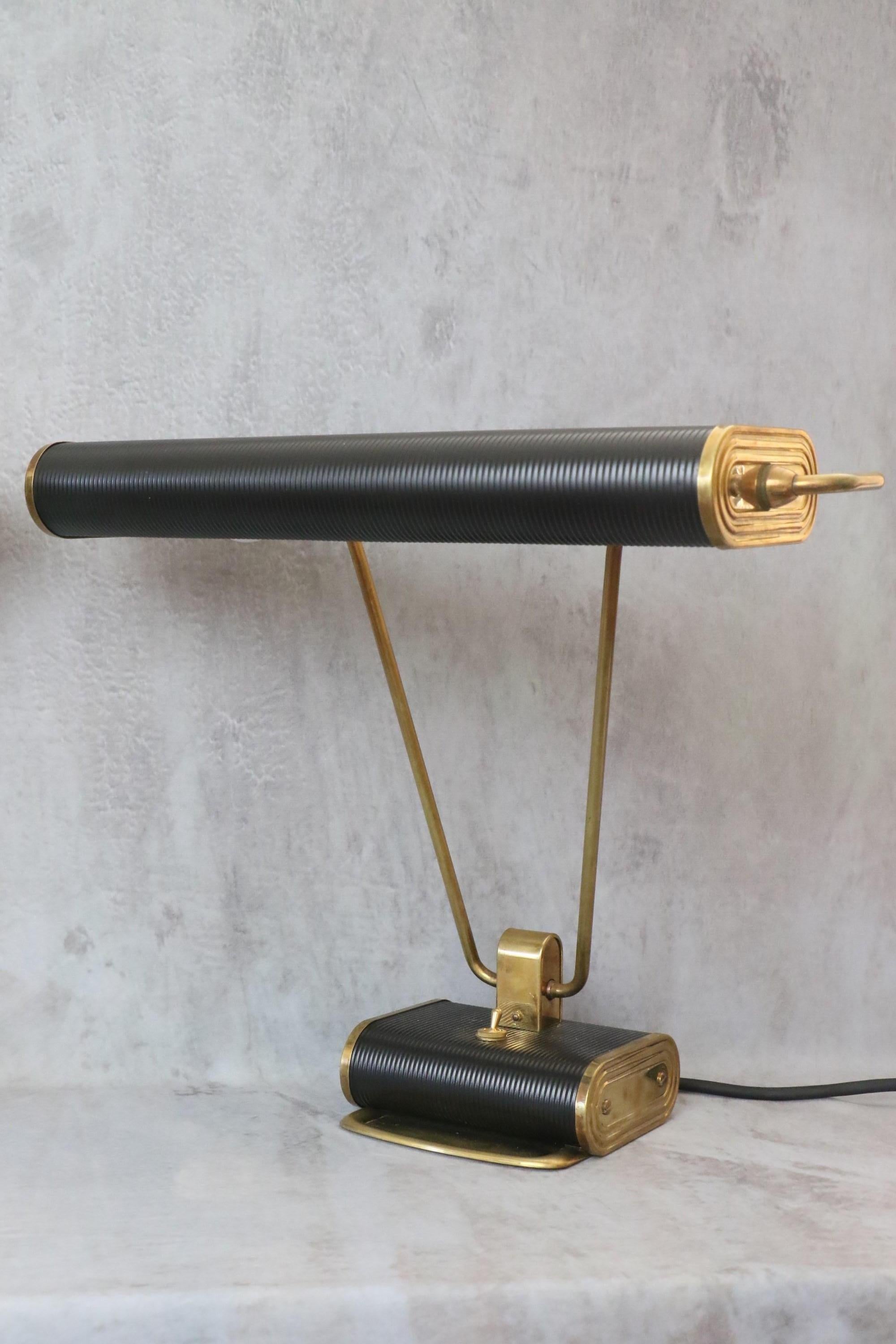 Eileen Gray Mid-century desk lamp for Jumo era Corbusier Perriand, 50's

Iconic model of the House Jumo, it is the model n°71 first edition circa 1950. It is attributed to the Irish designer Eileen Gray.
The lamp is in black lacquered folded sheet