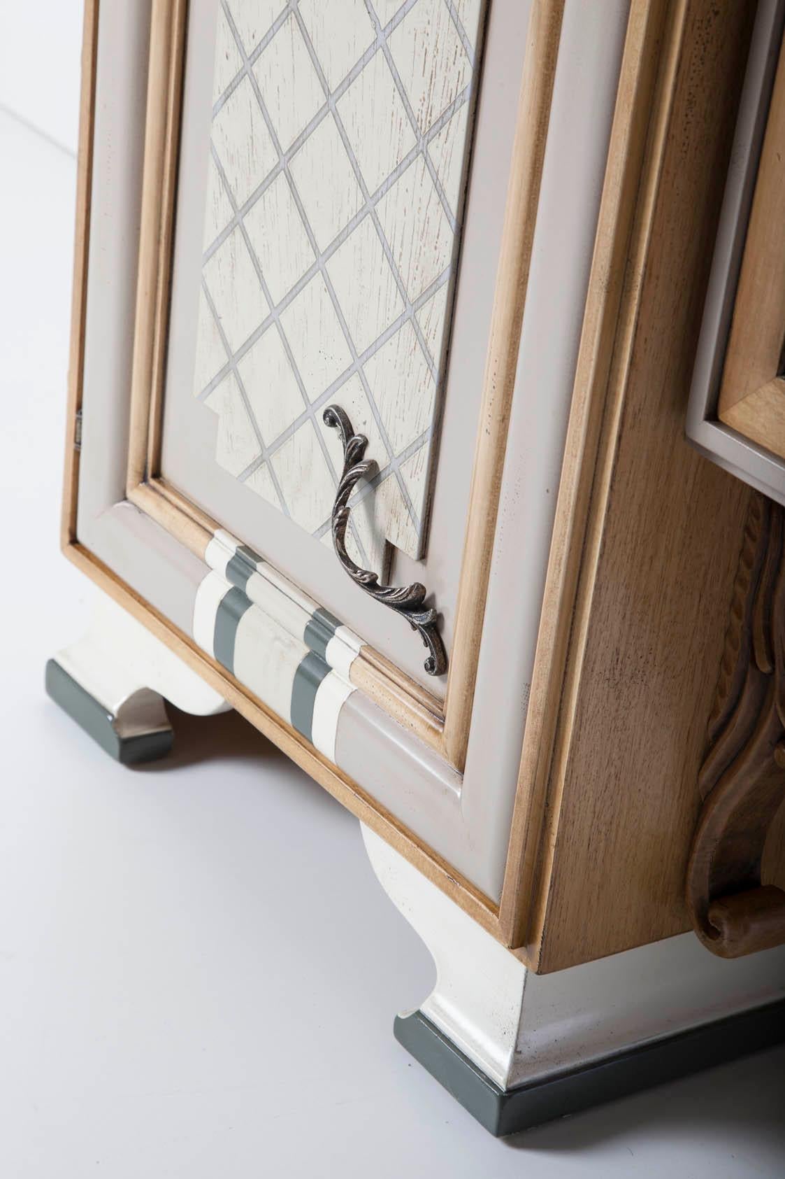 One Entry Cabinet by Lola Glamour For Sale 4