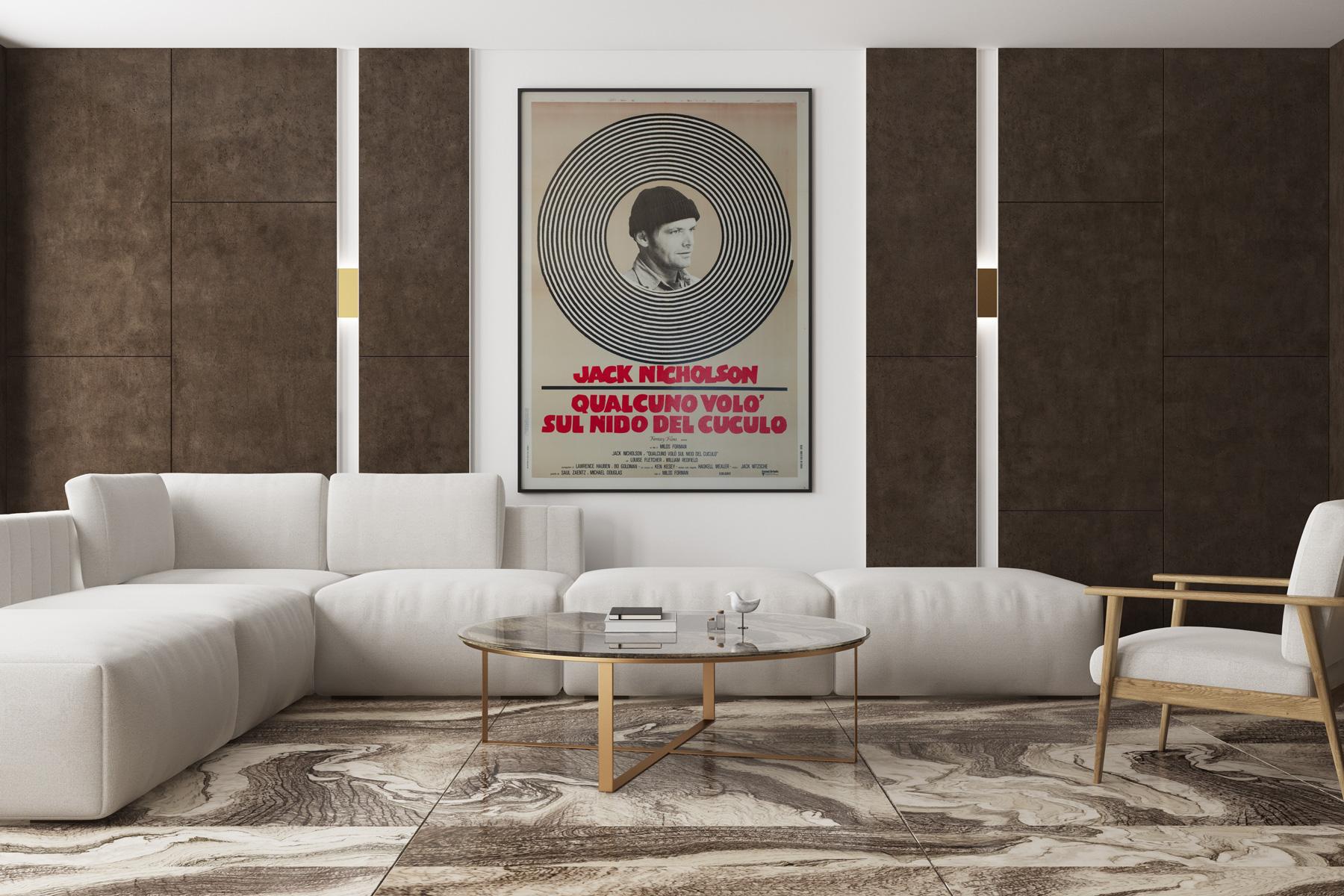 Jack Nicholsons Figur steht in dem visuell beeindruckenden italienischen Erstlingswerk zu Recht im Mittelpunkt. Das schlichte, aber wirkungsvolle Artwork und die Größe des Plakats sorgen für eine ernsthafte Stilaussage. Ein seltenes Plakat der