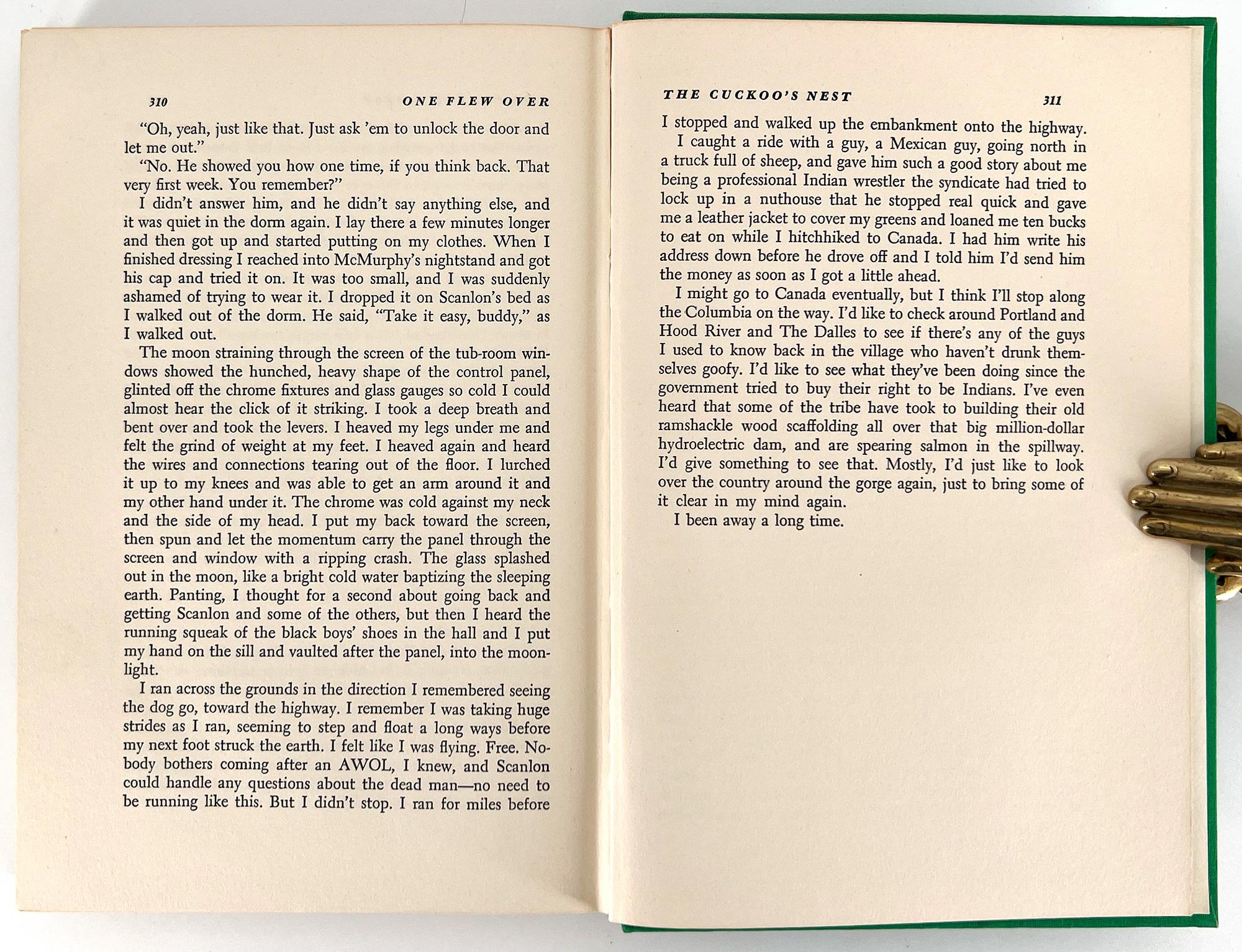 Vol au-dessus d'un nid de coucou par Ken Kesey - Première édition, deuxième édition avec DJ en vente 2
