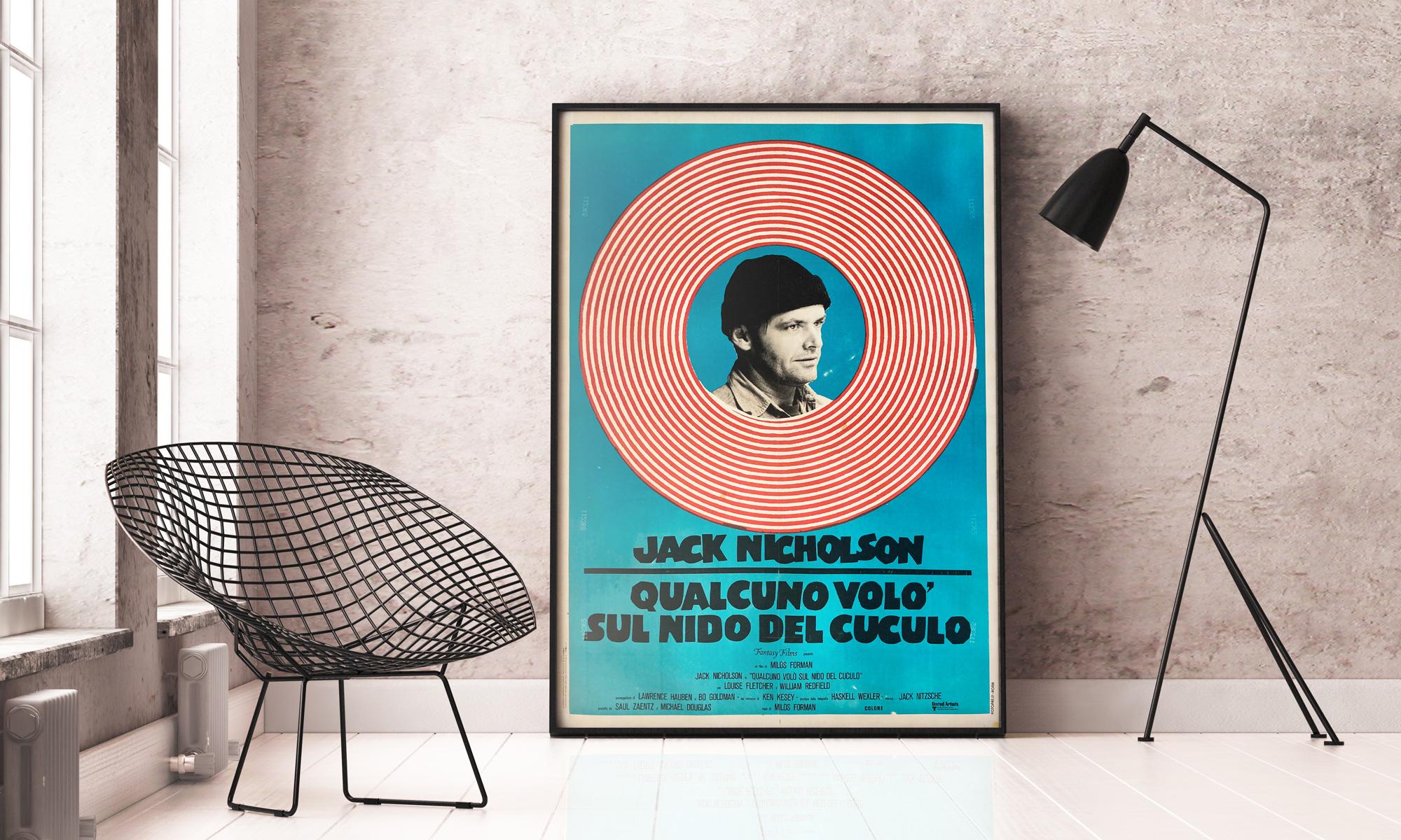 Jack Nicholson's character rightfully takes centre stage in the visually impressive Italian 70s re-release 2 sheet. The simple but effective artwork and size of the poster combine to deliver a serious style statement. A rare poster.

This vintage