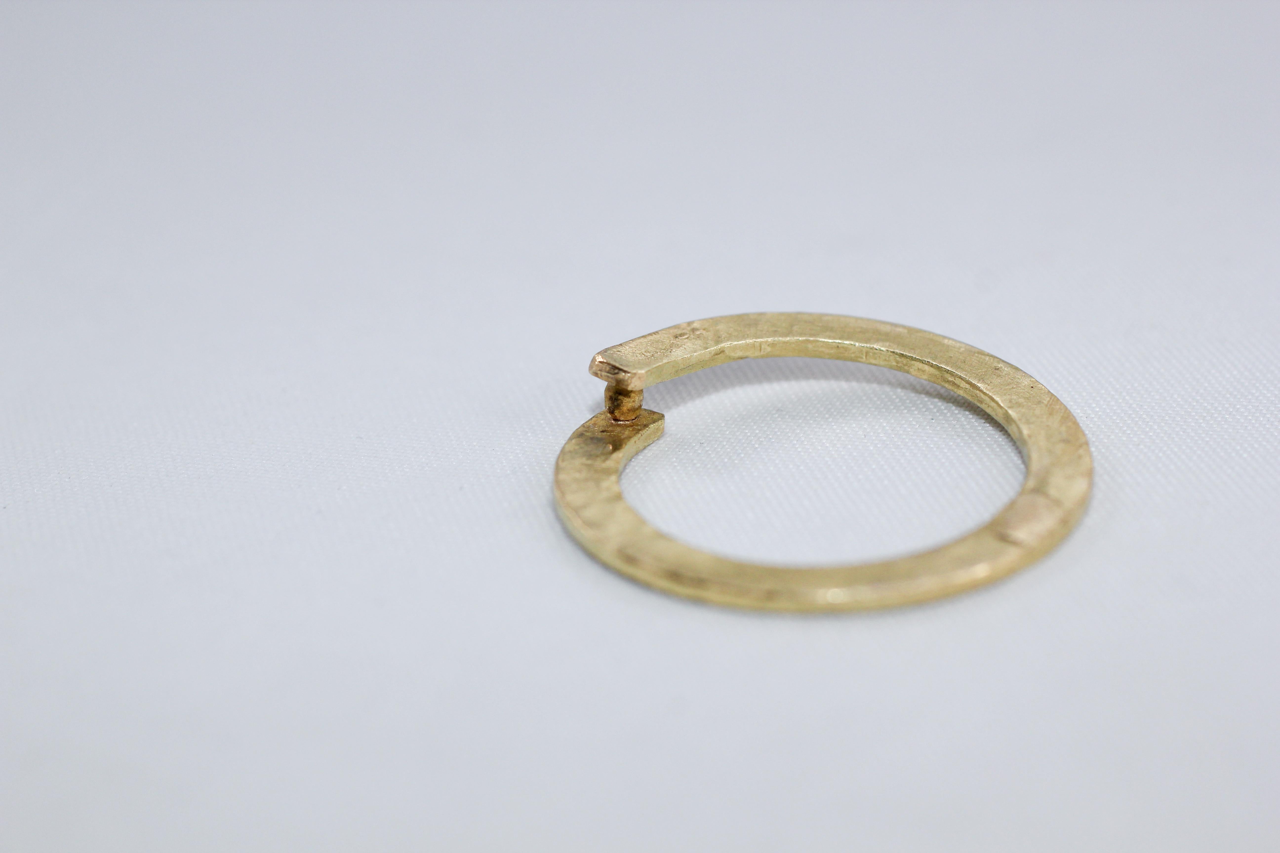 18K gold fashion ring. Simplicity With A Twist holding One granule, modern design.

This listing is for a fashion ring in 18 Karat Gold, measuring 1mm wide by 3mm thick.

Process: This striking ring is first hand forged in 21k gold, then cast in