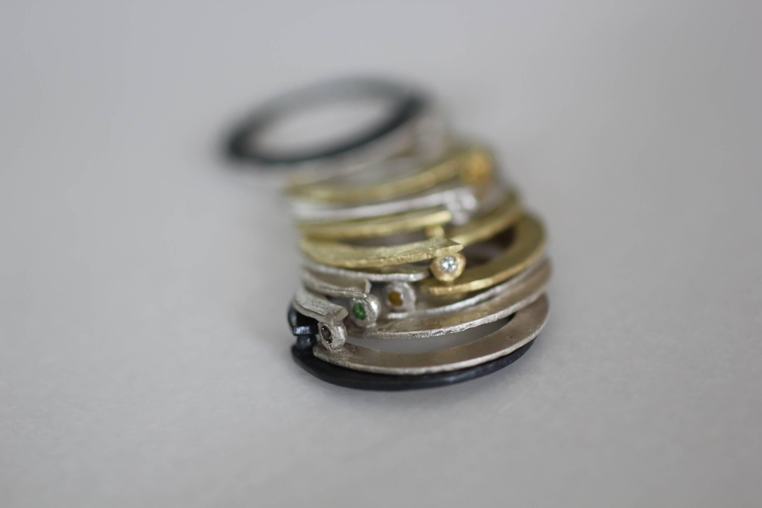 One Granule Moderner Ring aus oxidiertem Sterlingsilber mit Oxidiertem Sterlingsilber Mehr Mode-Stapeldesigns im Angebot 2