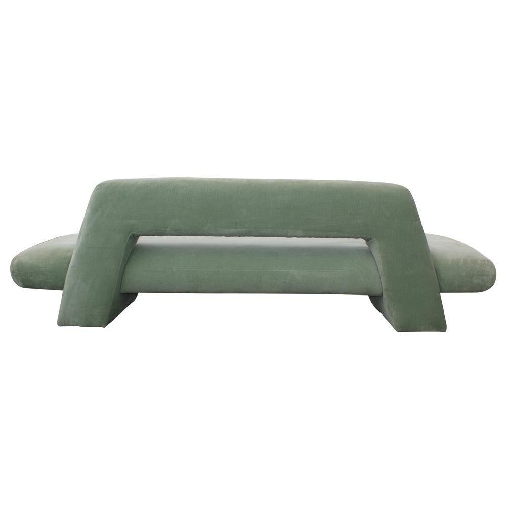 One Harvey Probber Mayan Sofa In Good Condition In Pasadena, TX