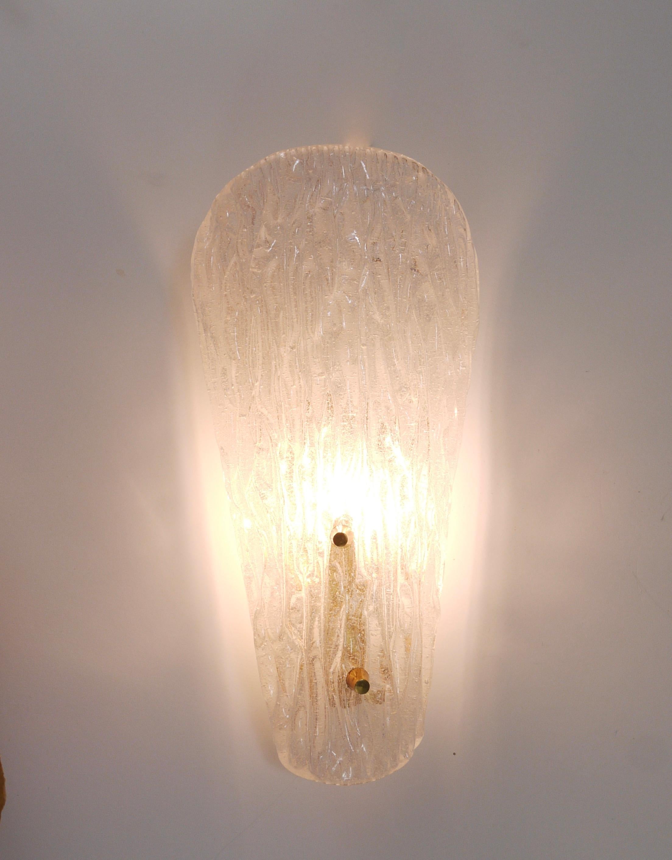 Austrian One Kalmar Midcentury Brass & Textured Glass Scone Wall Light, Austria, 1950s For Sale