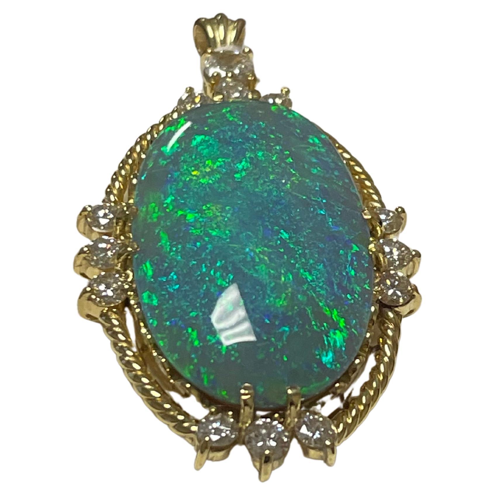 One Lady's Opal and Pendant in 18k Yellow Gold For Sale