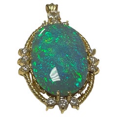 One Lady's Opal and Pendant in 18k Yellow Gold