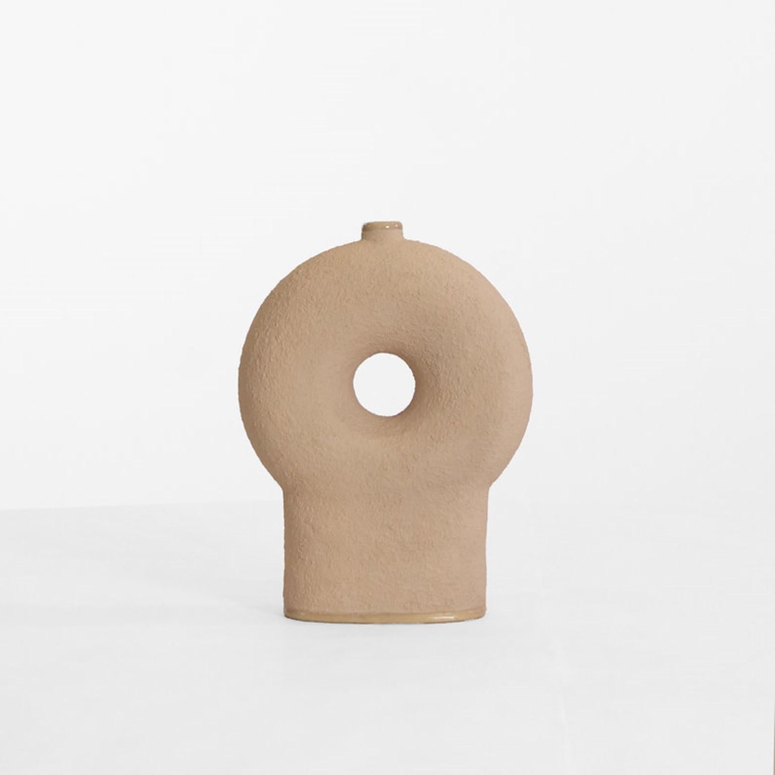 One leg ceramic vase by Faina.
Design: Victoriya Yakusha
Materials: ceramic.
Dimensions: L 24 x W 12 x H 33 cm.

In search of new-old design messages, Victoria Yakusha conducted a study of the daily traditions of our ancestors. The times of