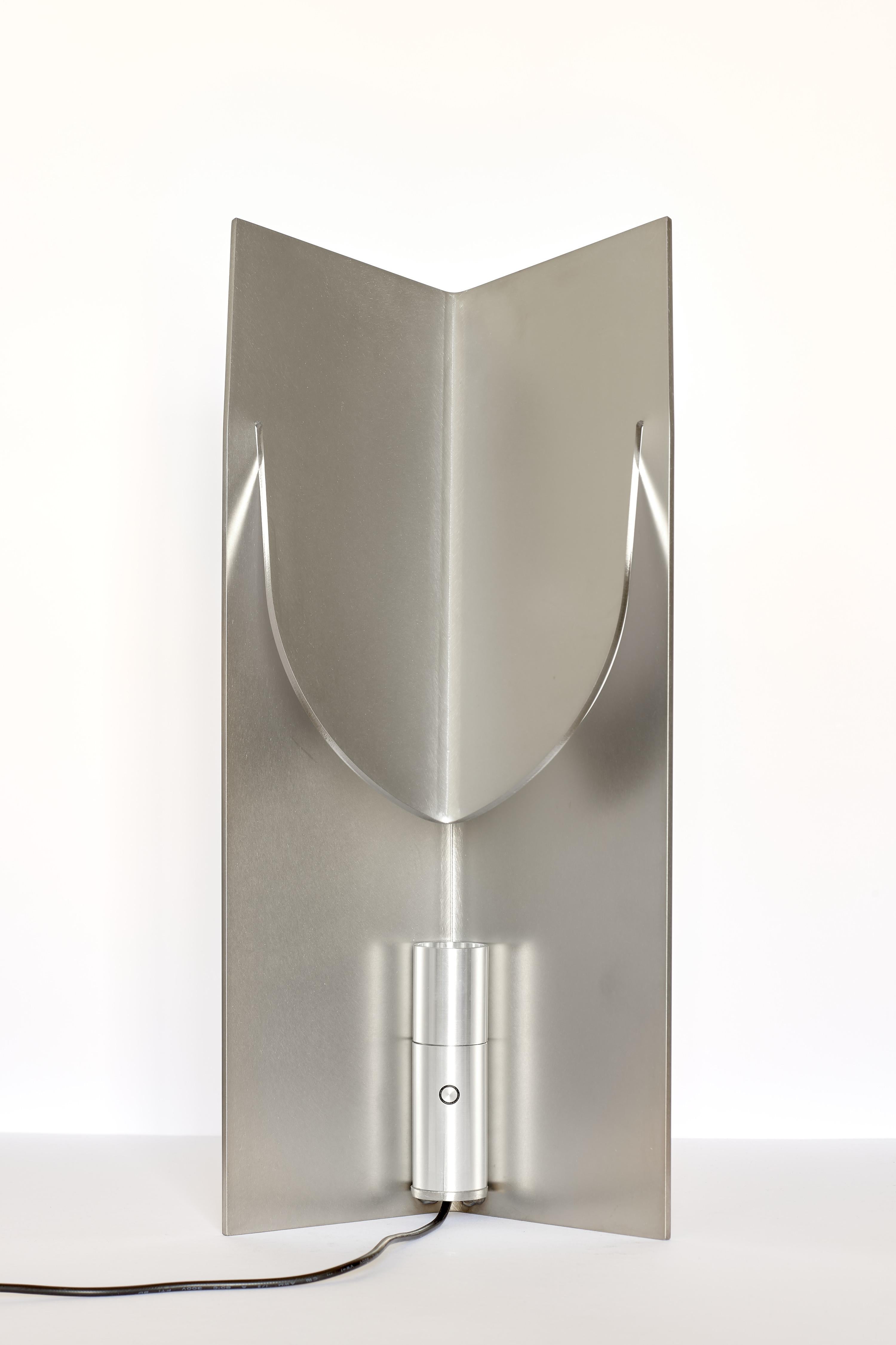 Lámpara de mesa ONE MASK, acero inoxidable cepillado de Frank Penders Siglo XXI y contemporáneo en venta