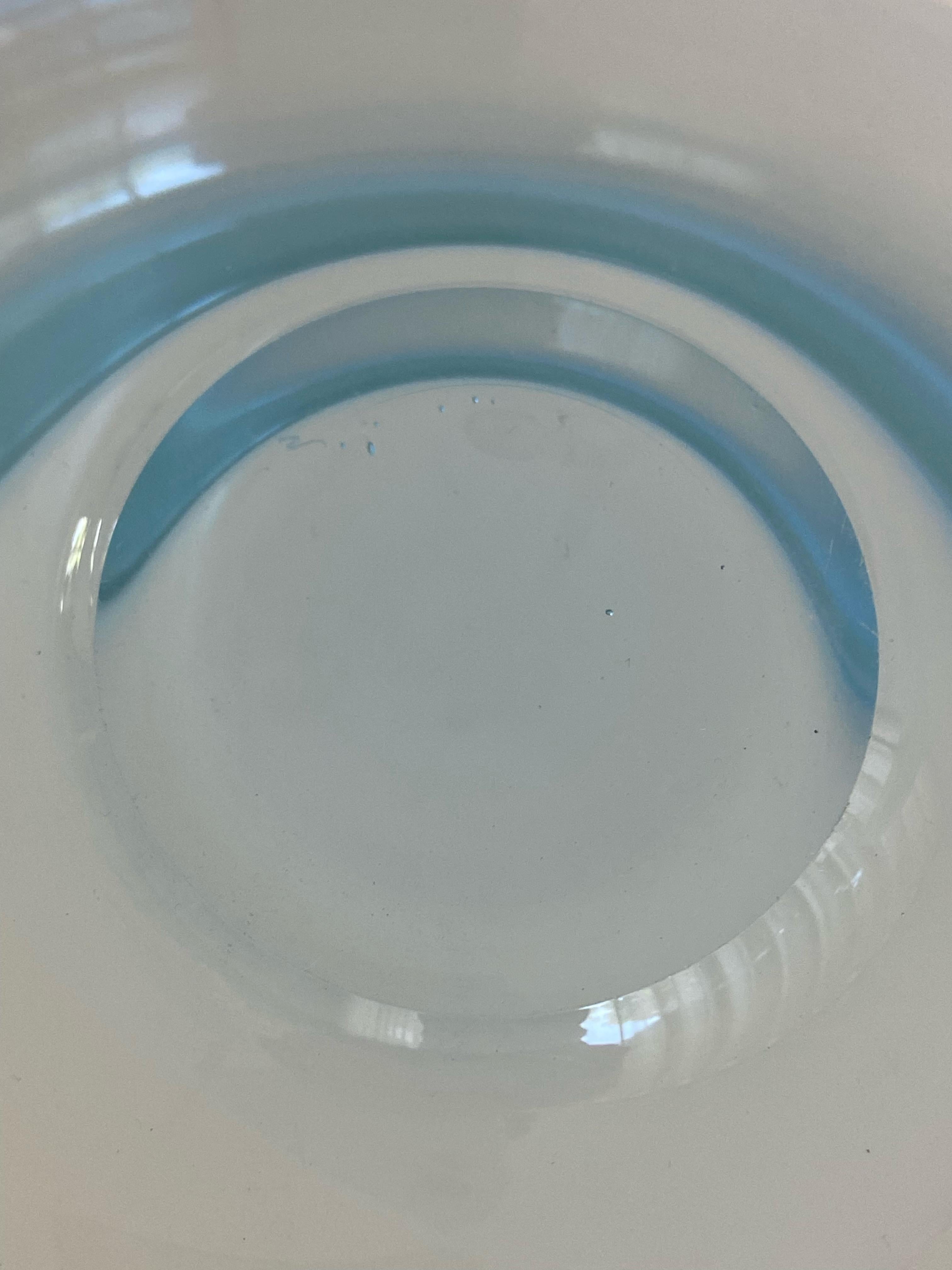 Milieu du XXe siècle Un bol de taille moyenne en verre Holmegaard Provence par Per Lütken Danemark  en vente