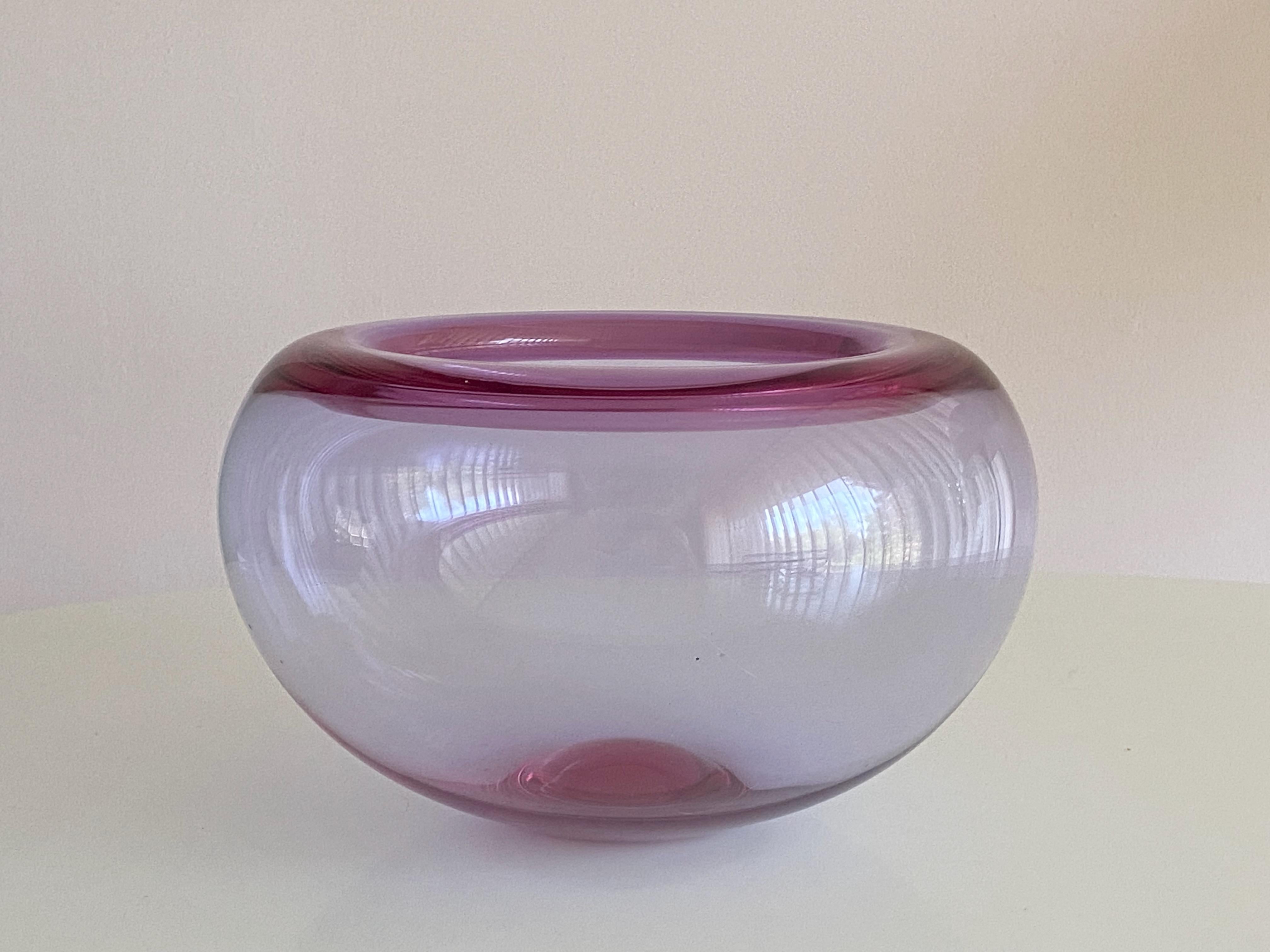 One Medium Size Purple Holmegaard Glass Bowl Provence by Per Lütken Denmark For Sale 3