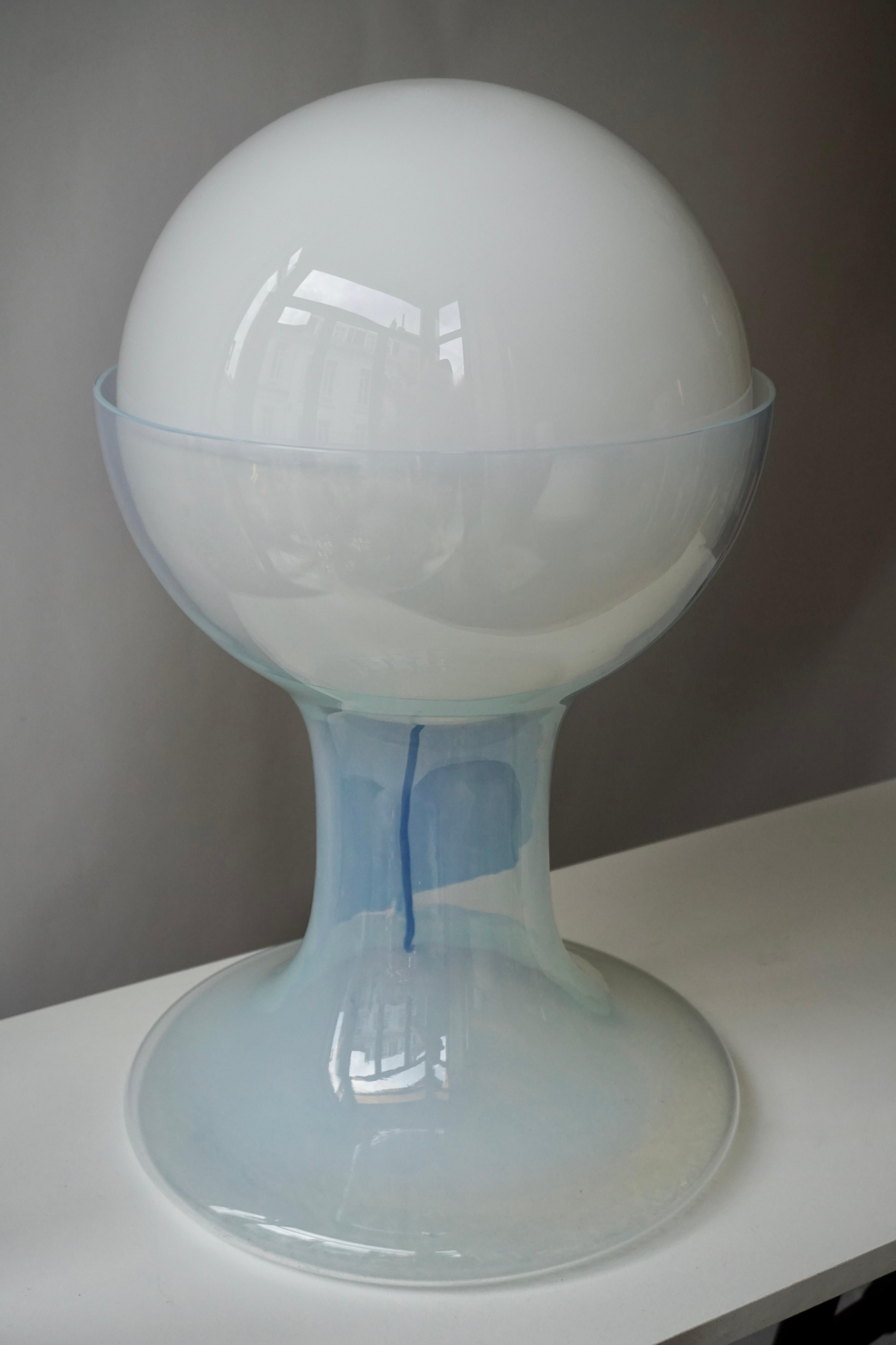 Lampe de table italienne en verre de Murano par Mazzega.
