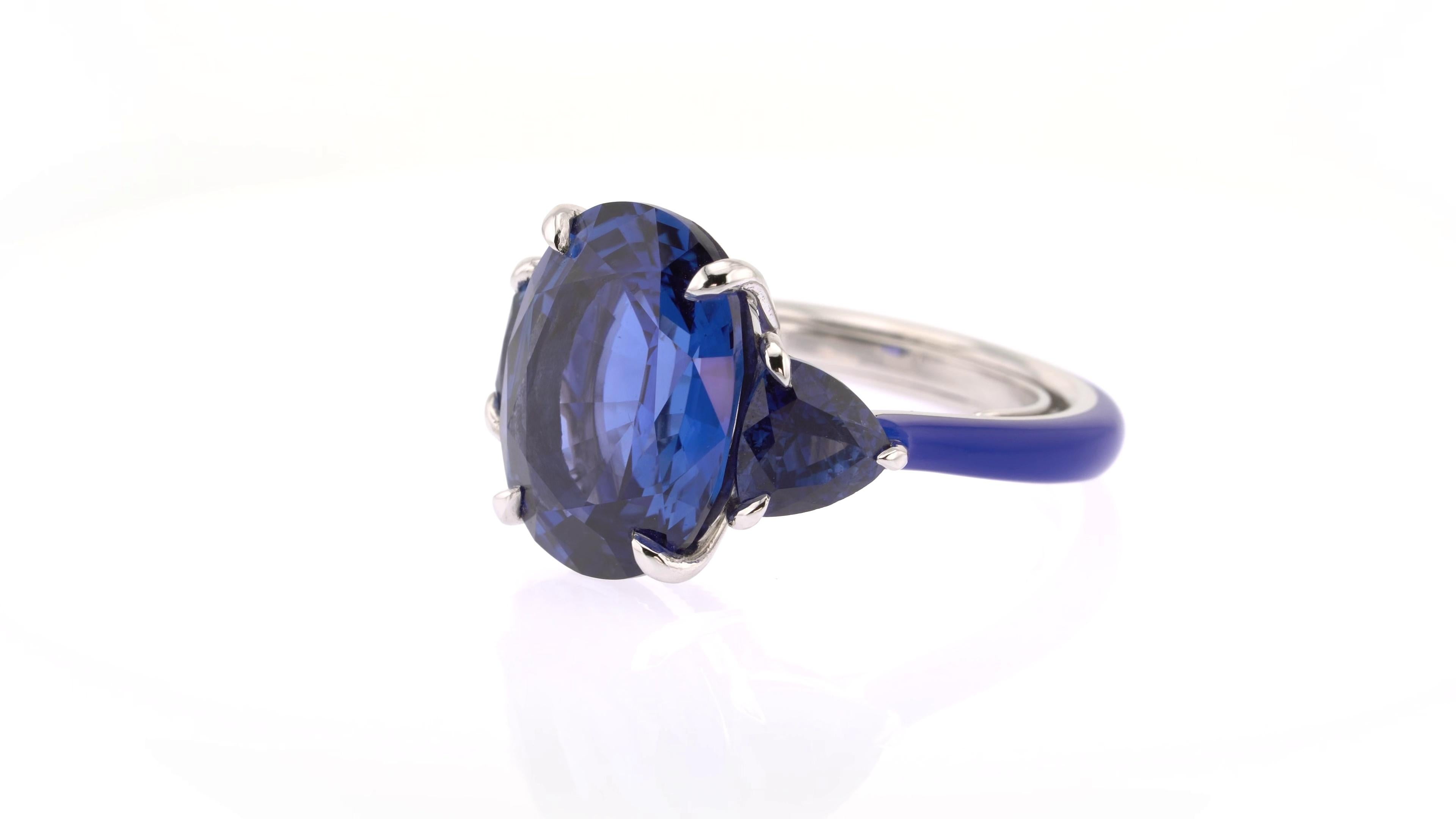 One of a Kind 10.32 Carats Sapphire Three-Stone Platinum and Ceramic Ring In New Condition For Sale In London, GB