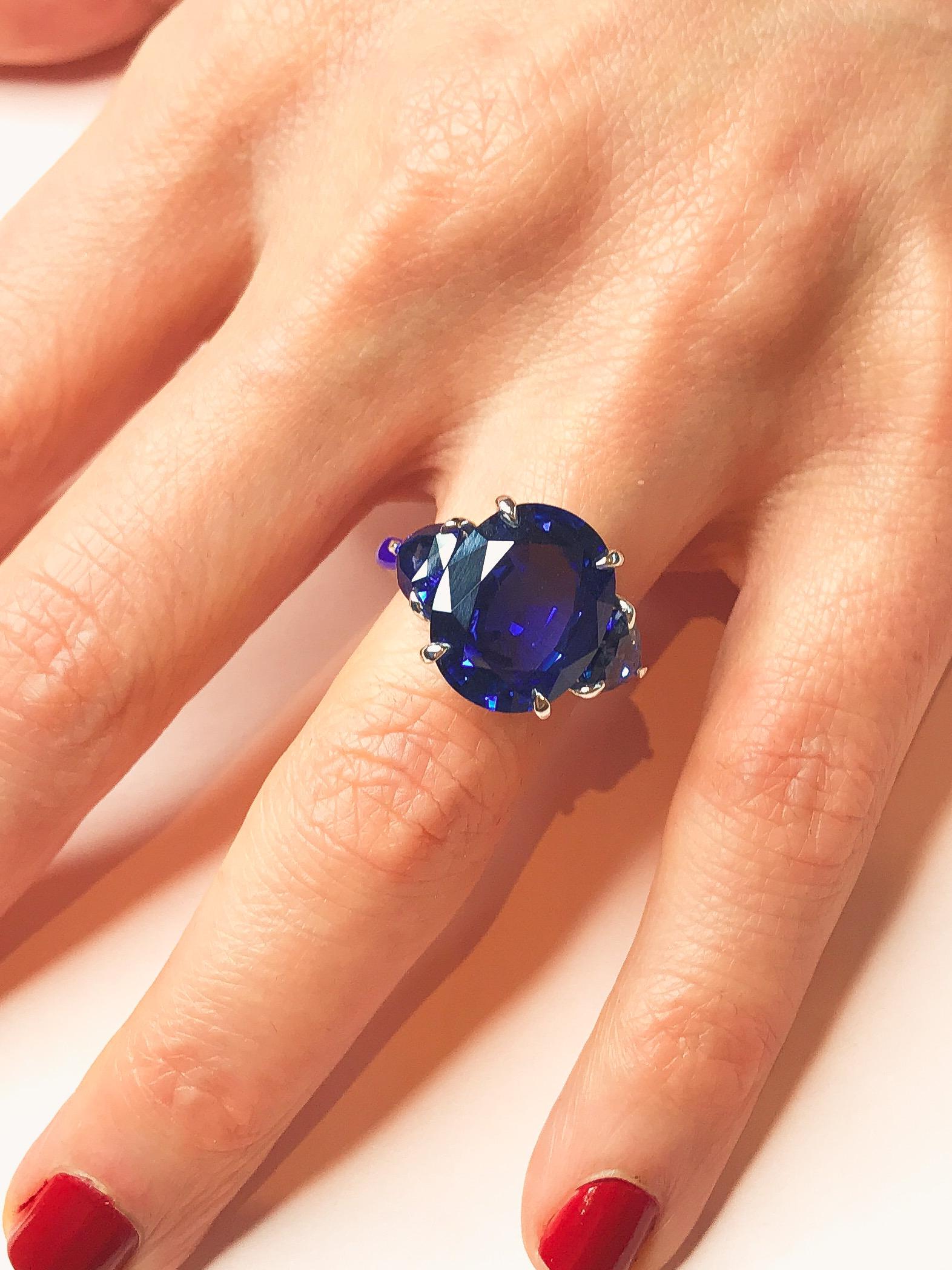 This truly special ring is sure to make its wearer feel extraordinary. Rare in its size and style of cut, the oval sapphire at the centre of the piece hails from Sri Lanka and weighs more than 10 carats. Its vivid royal blue colour is enhanced by