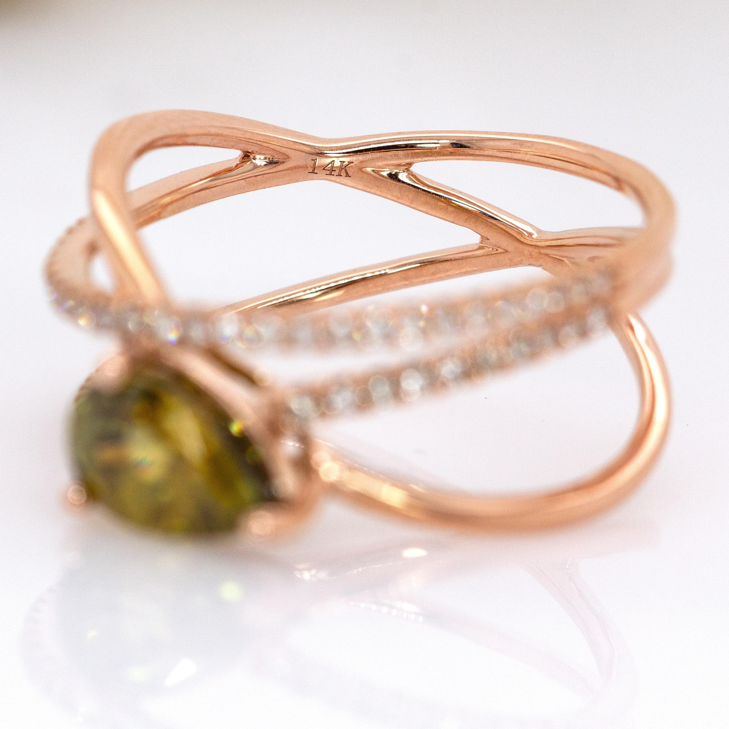 Einzigartiger Sphene-Ring aus massivem 14-karätigem Roségold: Natürliche Diamant-Akzente Damen im Angebot