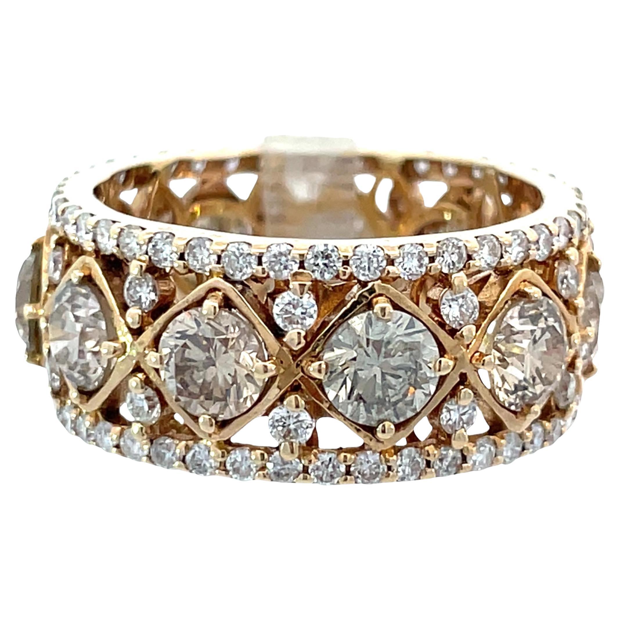 Anillo de oro amarillo de 14 quilates con un diamante de 5,08 quilates de peso, estilo banda de la eternidad