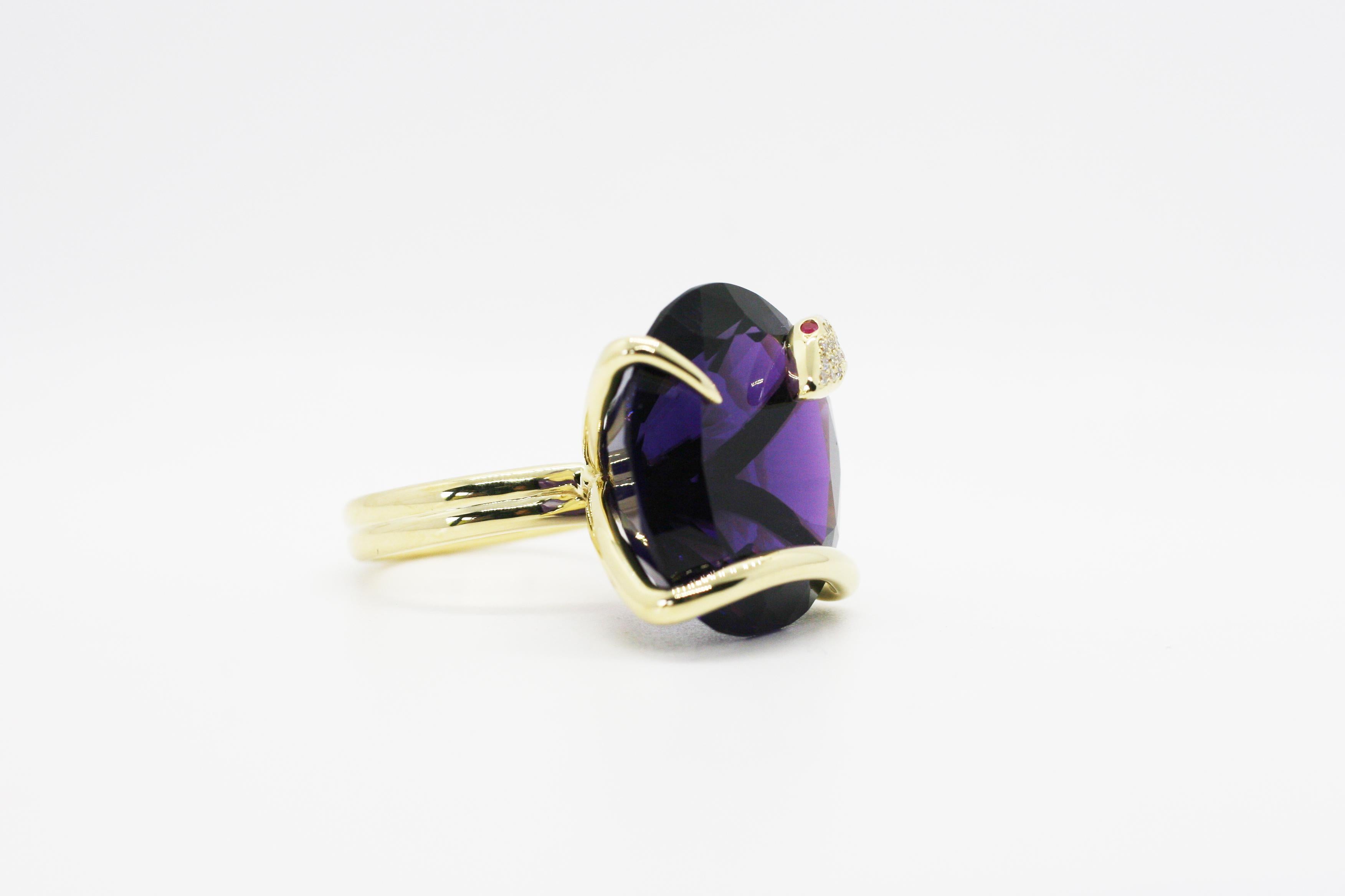 One of A Kind 18 Karat Natural Amethyst Diamond Climbing Snake Ring  In New Condition For Sale In West Hollywood, CA