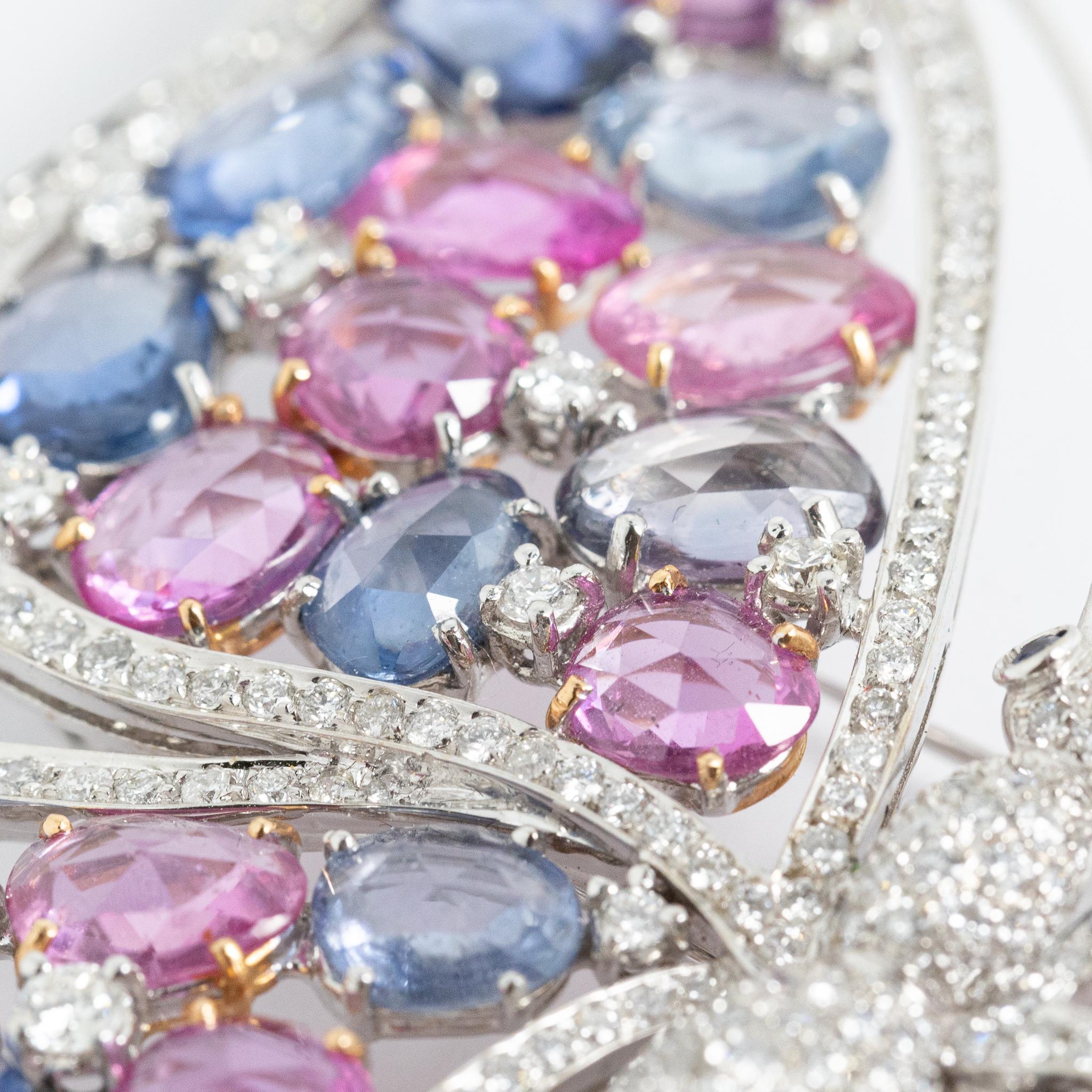 Broche papillon en or blanc 18 carats avec diamants et saphirs bleus et roses, unique en son genre en vente 4