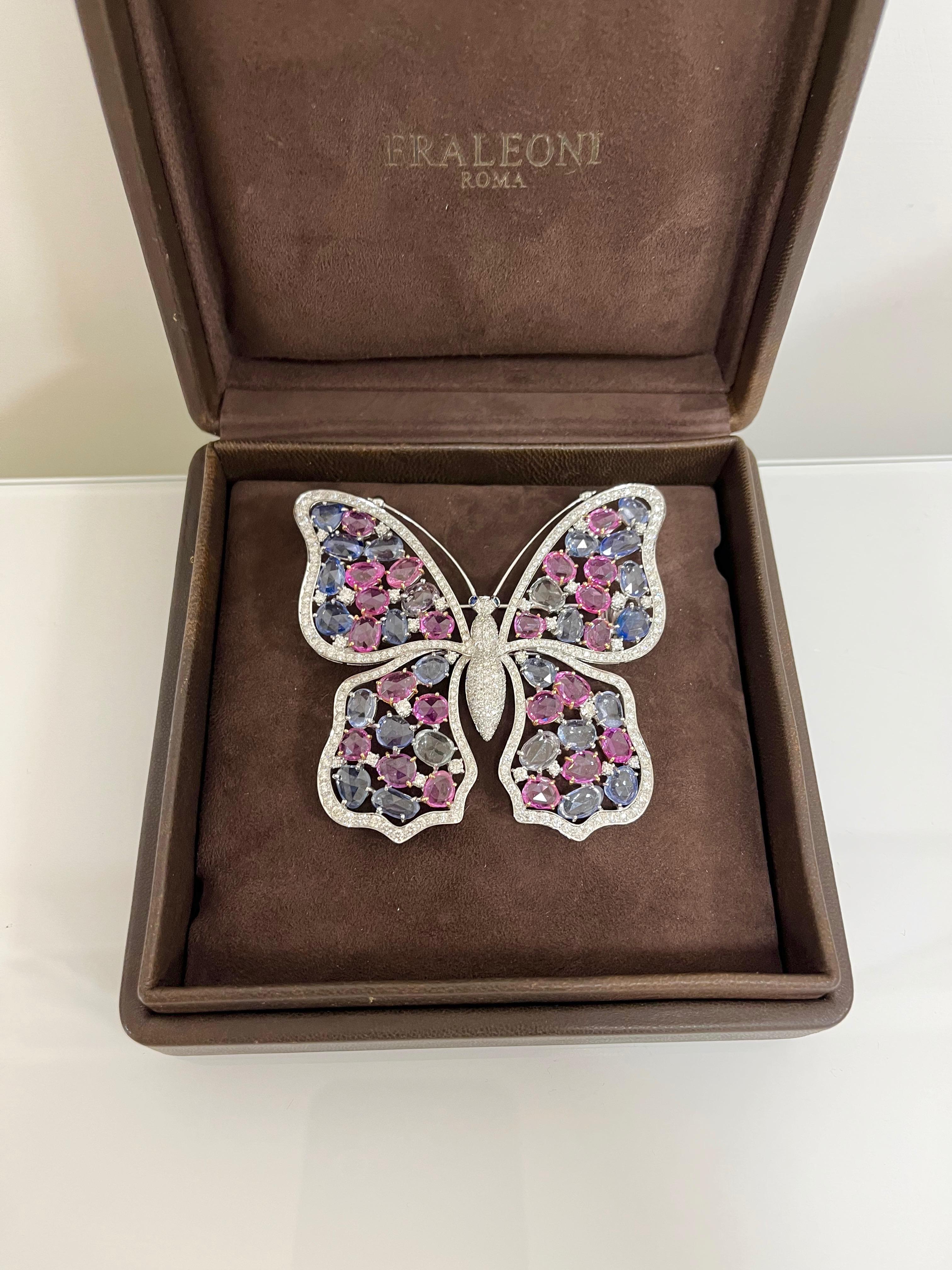 18 kt. white gold brooch with 4.84 carat of round-cut diamonds ( H-I color - VVS1-VVS2 ) and 39.26 carat of double rose-cut blue and pink sapphires.
This one of a kind brooch is hand-made in Italy.
This brooch is designed as a butterfly.
The color