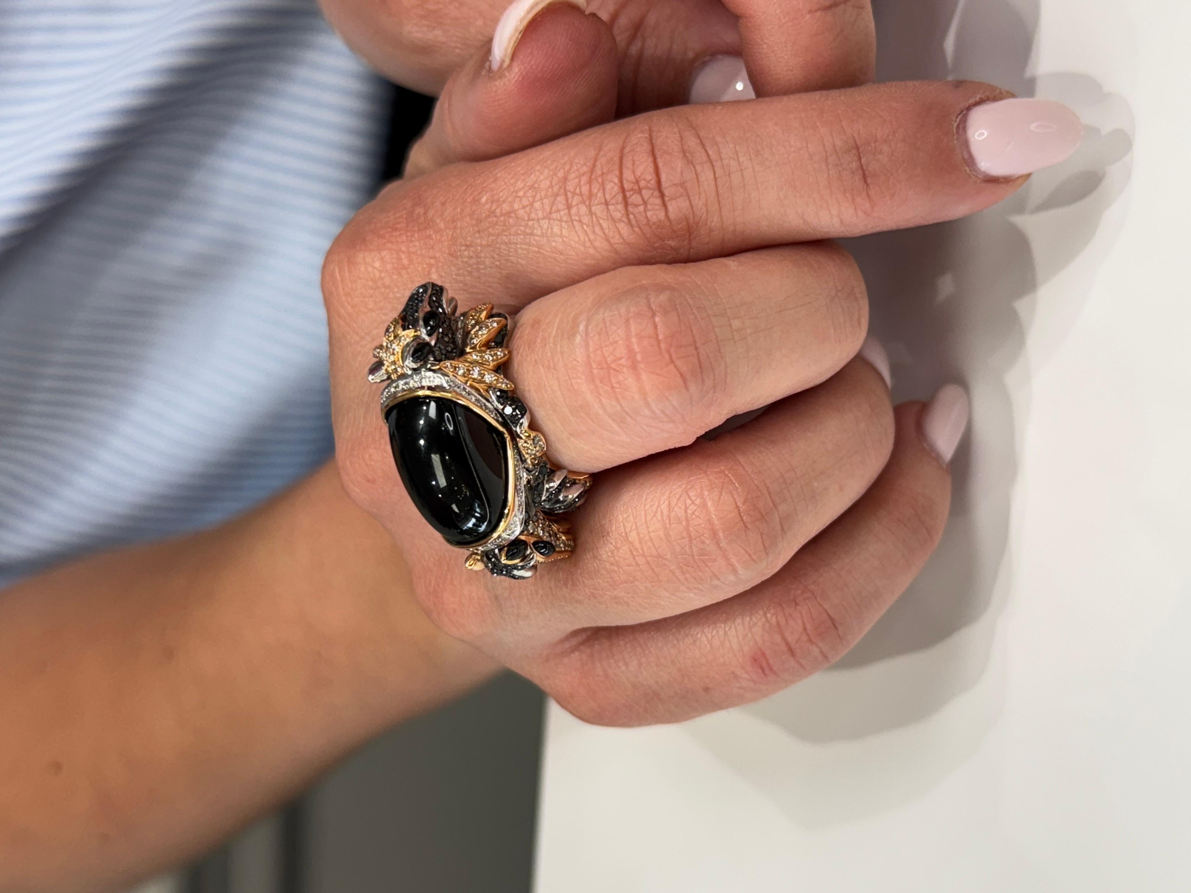 One of a Kind 18k Rose Gold Cabochon Black Spinel Double Horse Diamond Ring For Sale 11