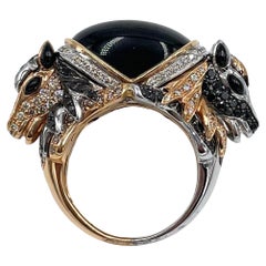 Einzigartiger Diamantring aus 18 Karat Roségold mit schwarzem Spinell und doppeltem Pferd im Cabochonschliff