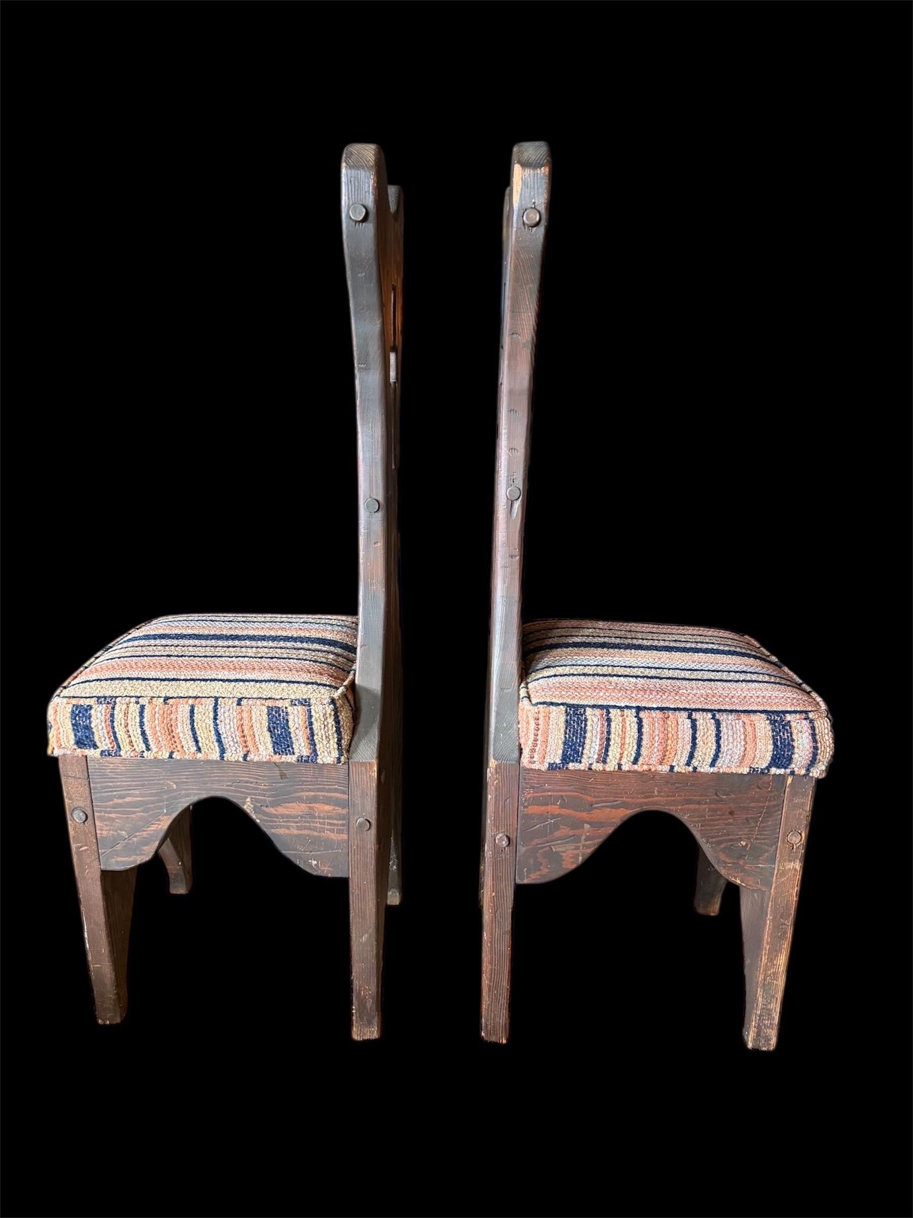 Chaises de pasteur uniques des années 1920 en bois de séquoia ancien, Californie État moyen - En vente à Berlin, DE