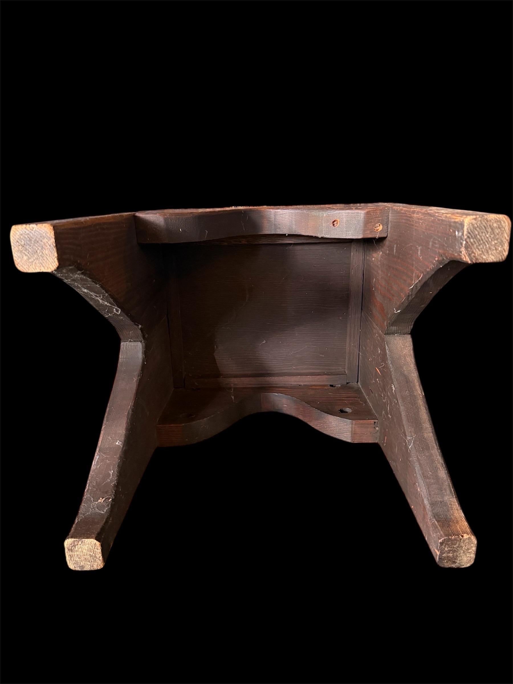 Pin Chaises de pasteur uniques des années 1920 en bois de séquoia ancien, Californie en vente