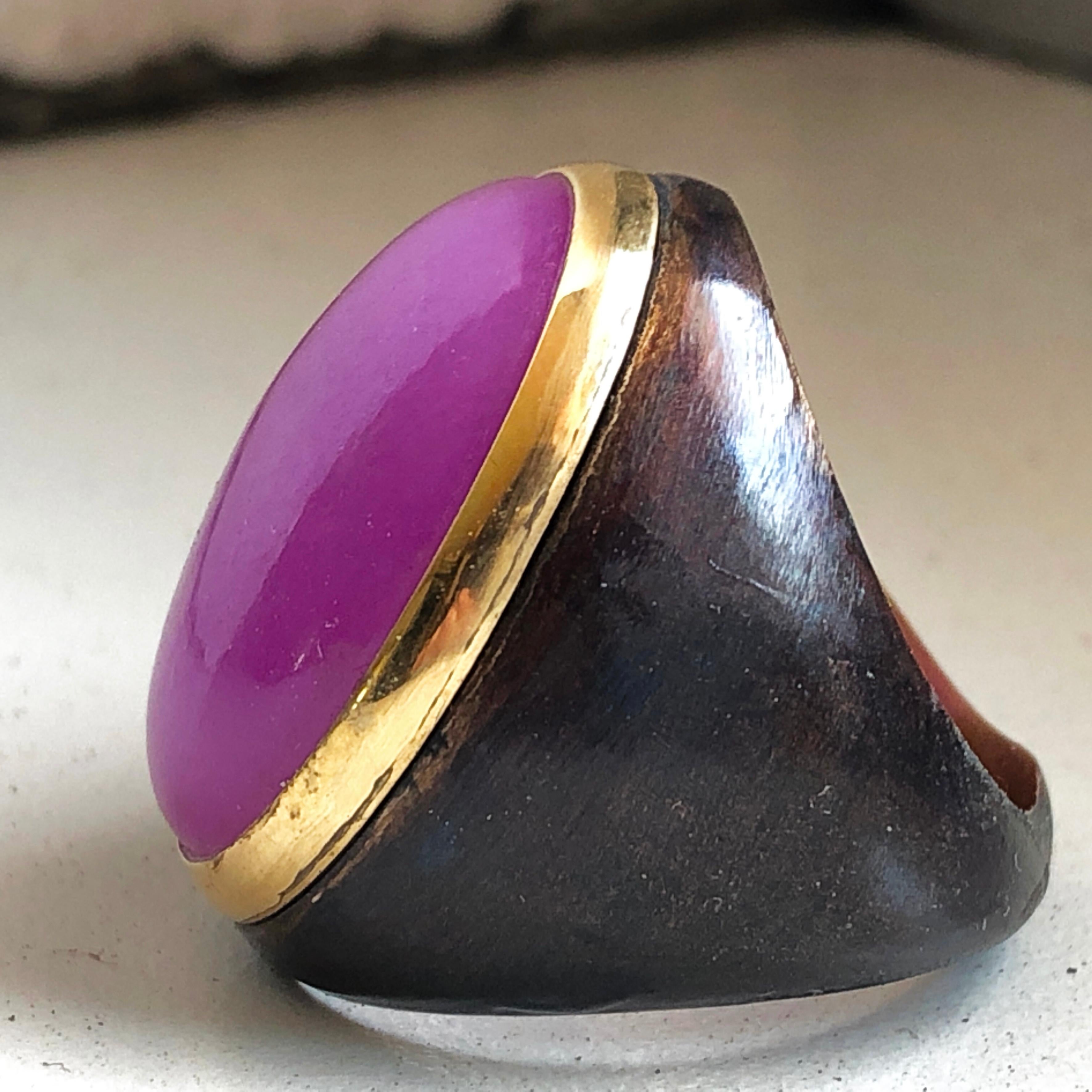 Berca One-of-a-Kind 22Kt Natural Lavender Jade Oxidized Brass Gold Cocktail Ring In New Condition In Valenza, IT