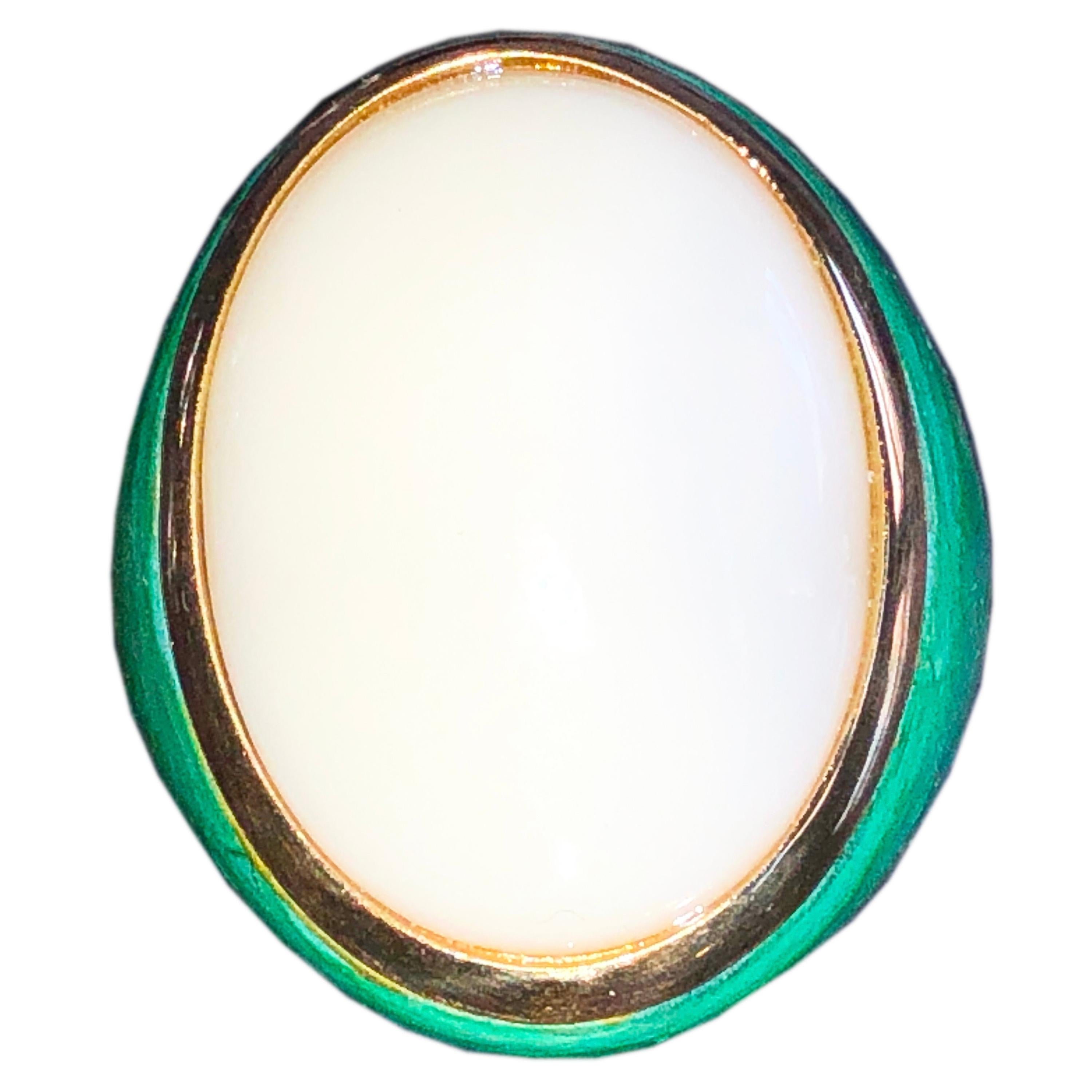 Berca Einzigartiger 20 Kt natürlicher weißer Opal Oxidierter Messing Gold Cocktail-Ring im Angebot