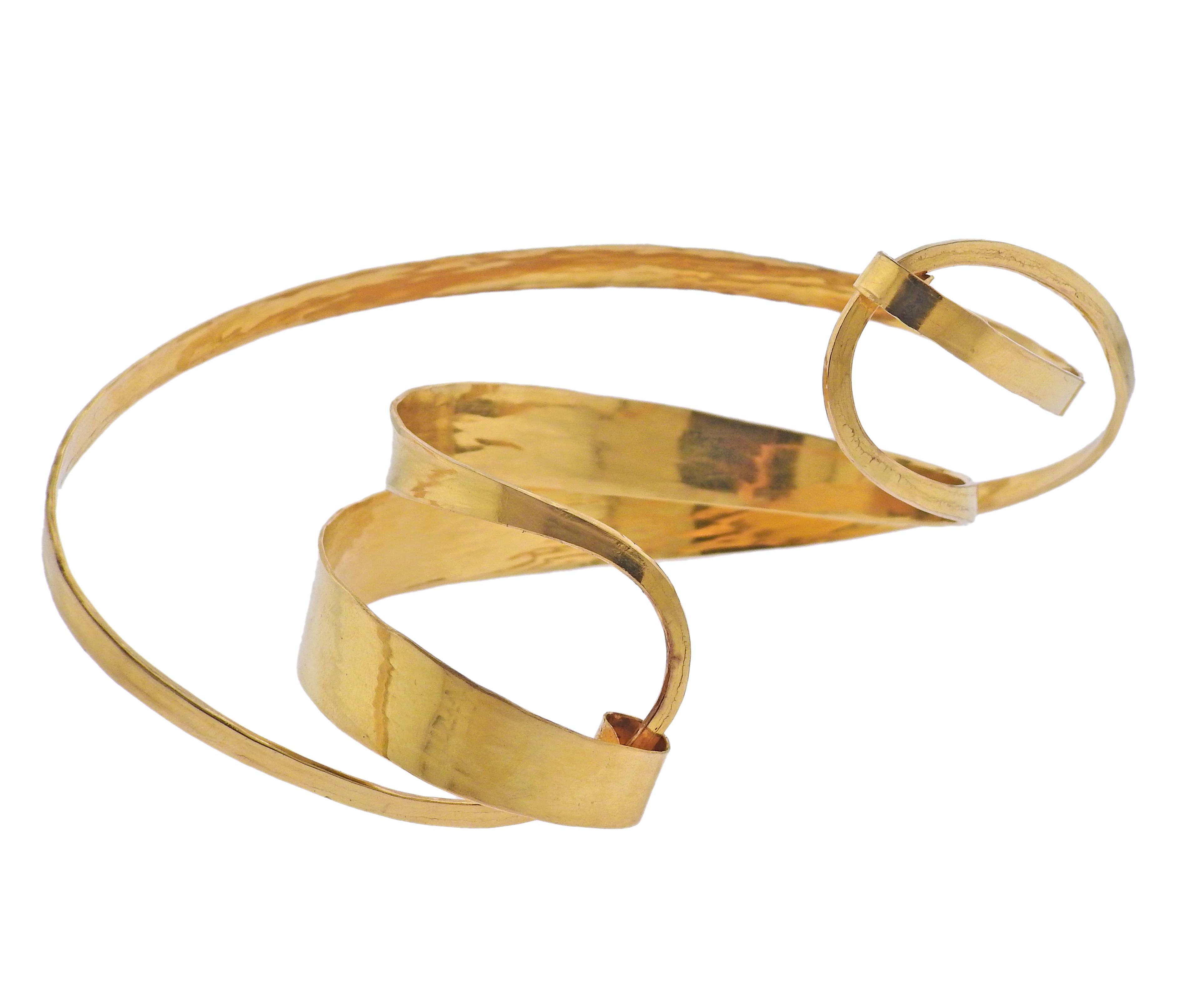 Bracelet manchette en or 22k unique en son genre Pour femmes en vente