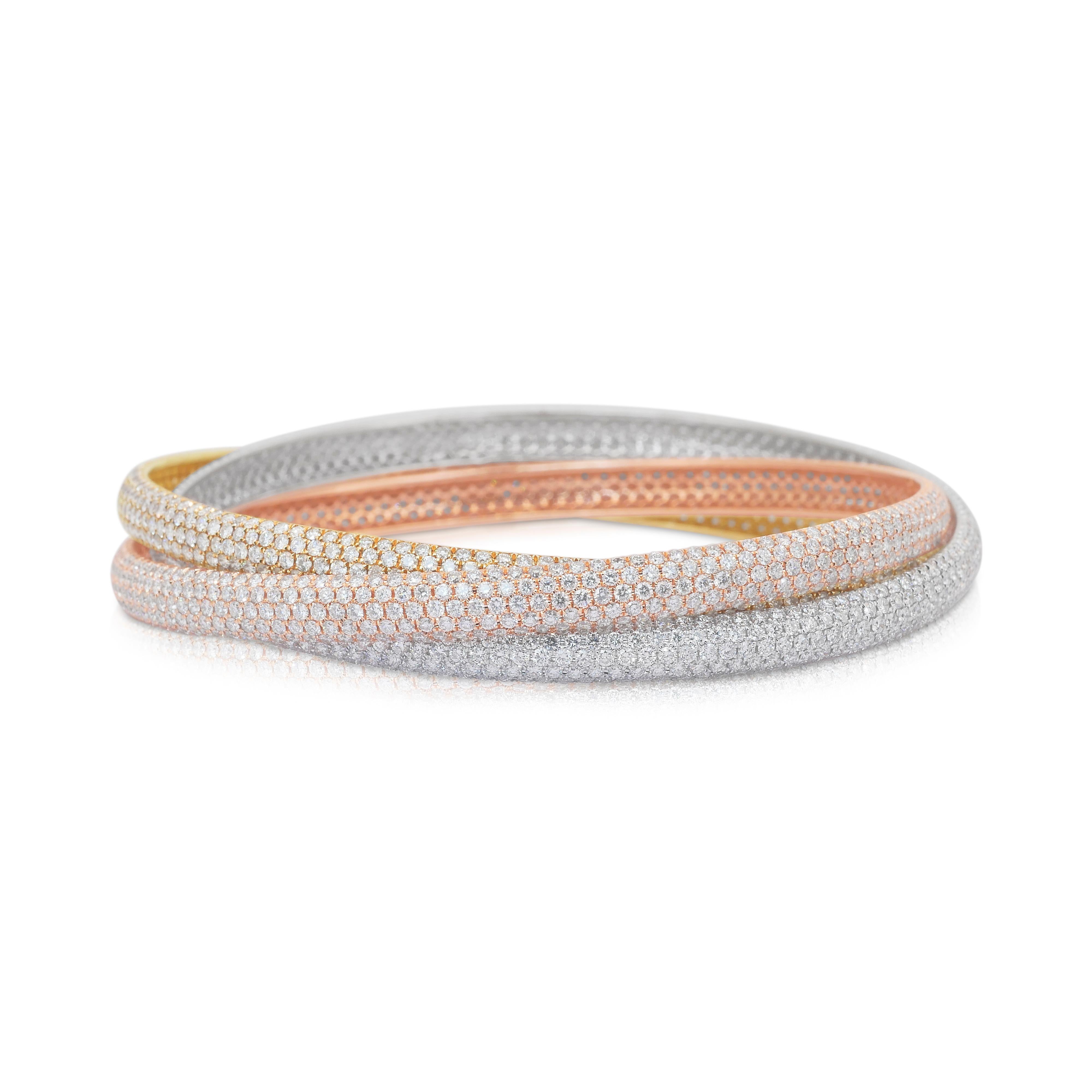 One of a Kind 23.80ct Diamonds Bracelet in 18k Yellow, Rose, and White Gold In New Condition For Sale In רמת גן, IL