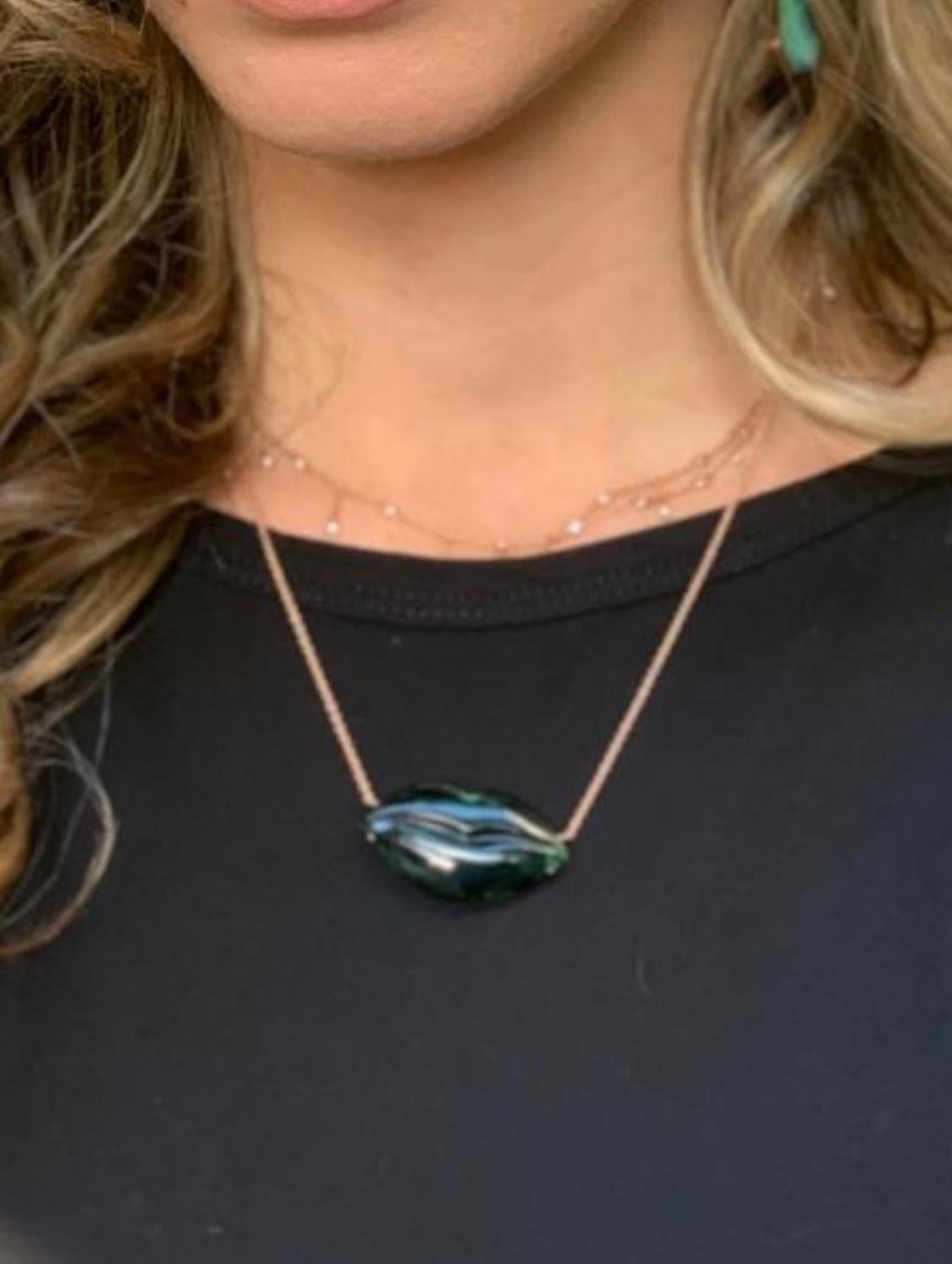 Women's or Men's One of a Kind 34.5 Carat Green Tourmaline Lips Necklace 18 Karat Gold For Sale