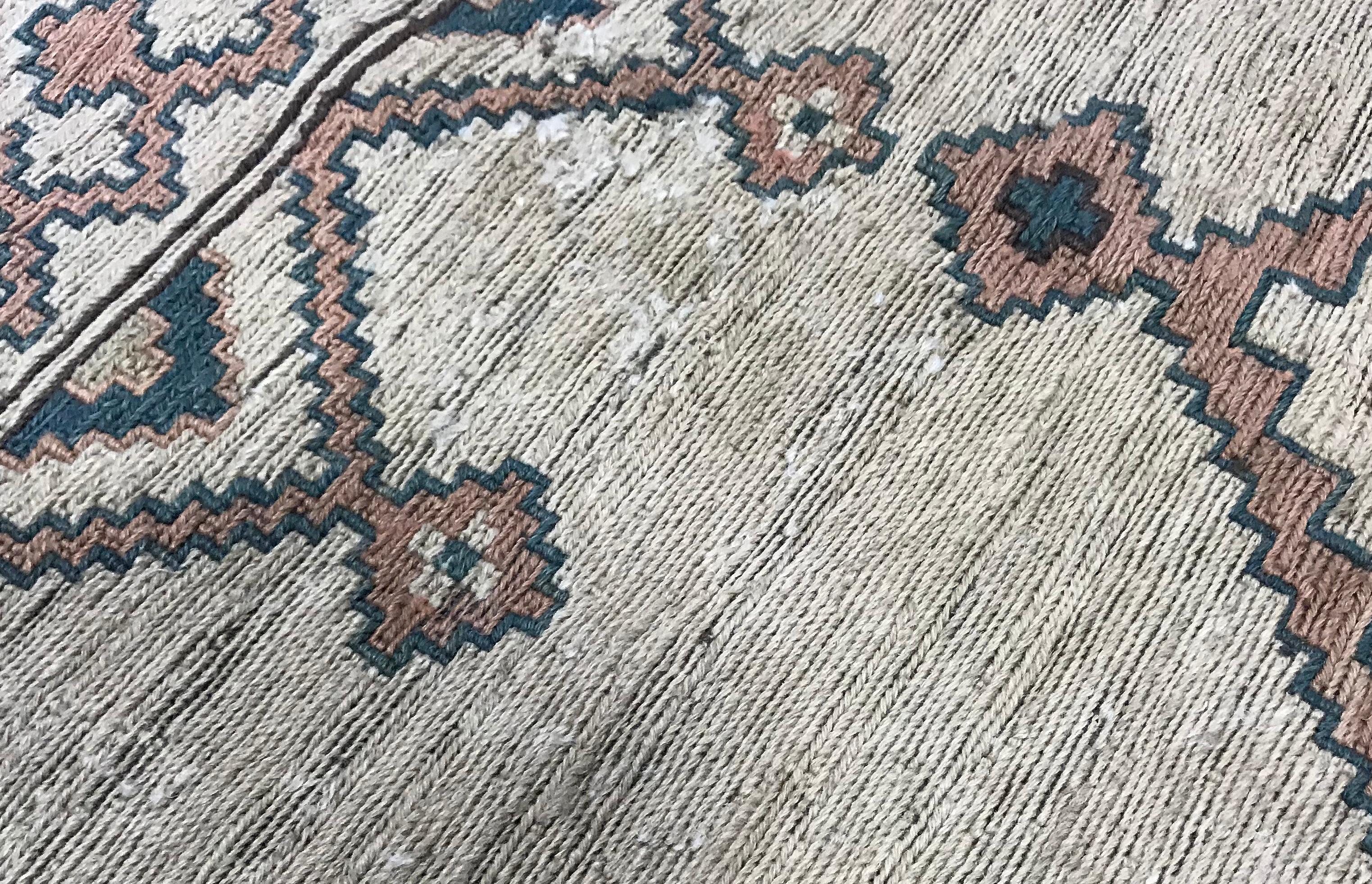 One-of-a-Kind Traditional Handwoven Antique Style Wool Area Rug  4’10