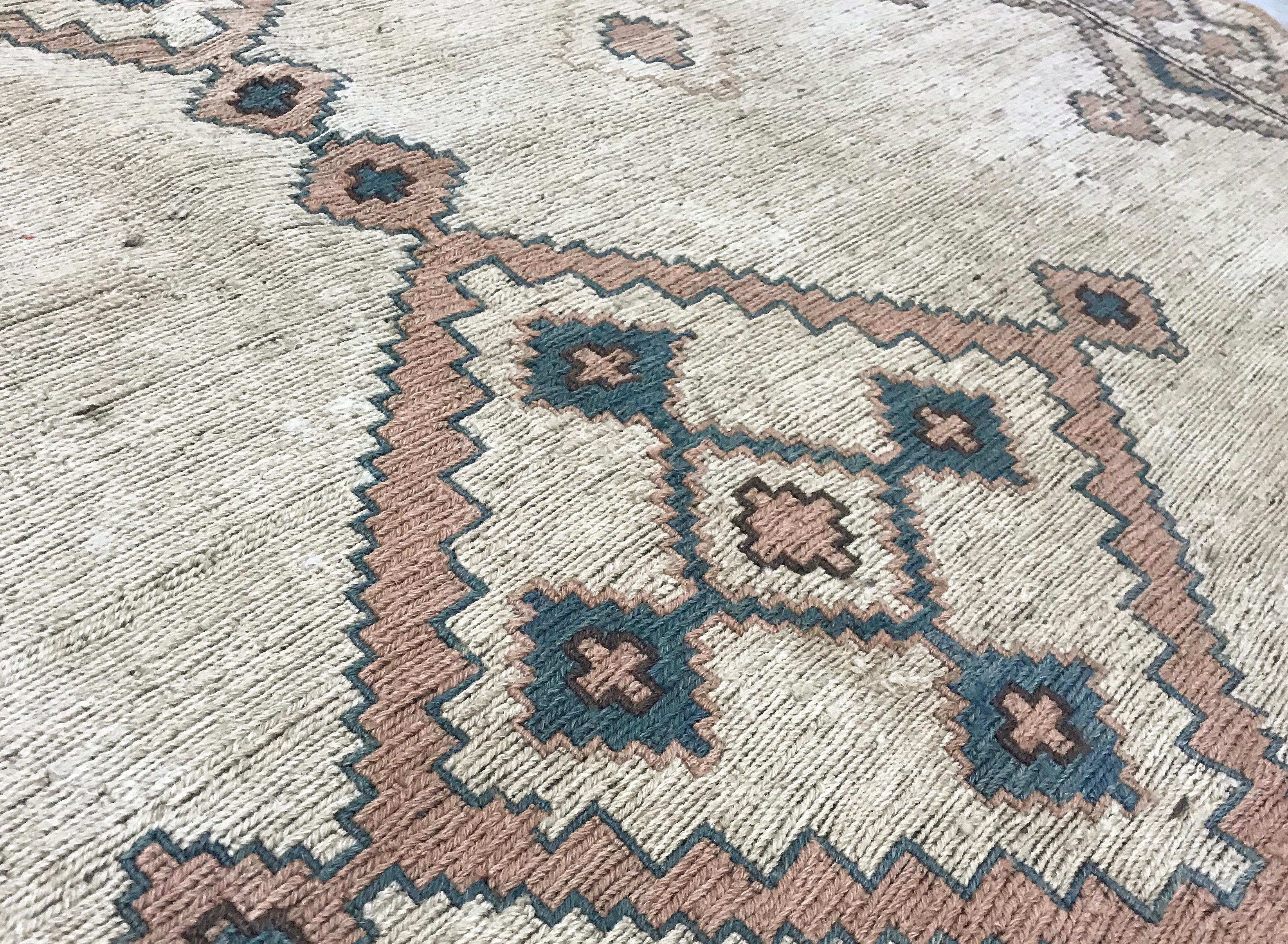 One-of-a-Kind Traditional Handwoven Antique Style Wool Area Rug  4’10