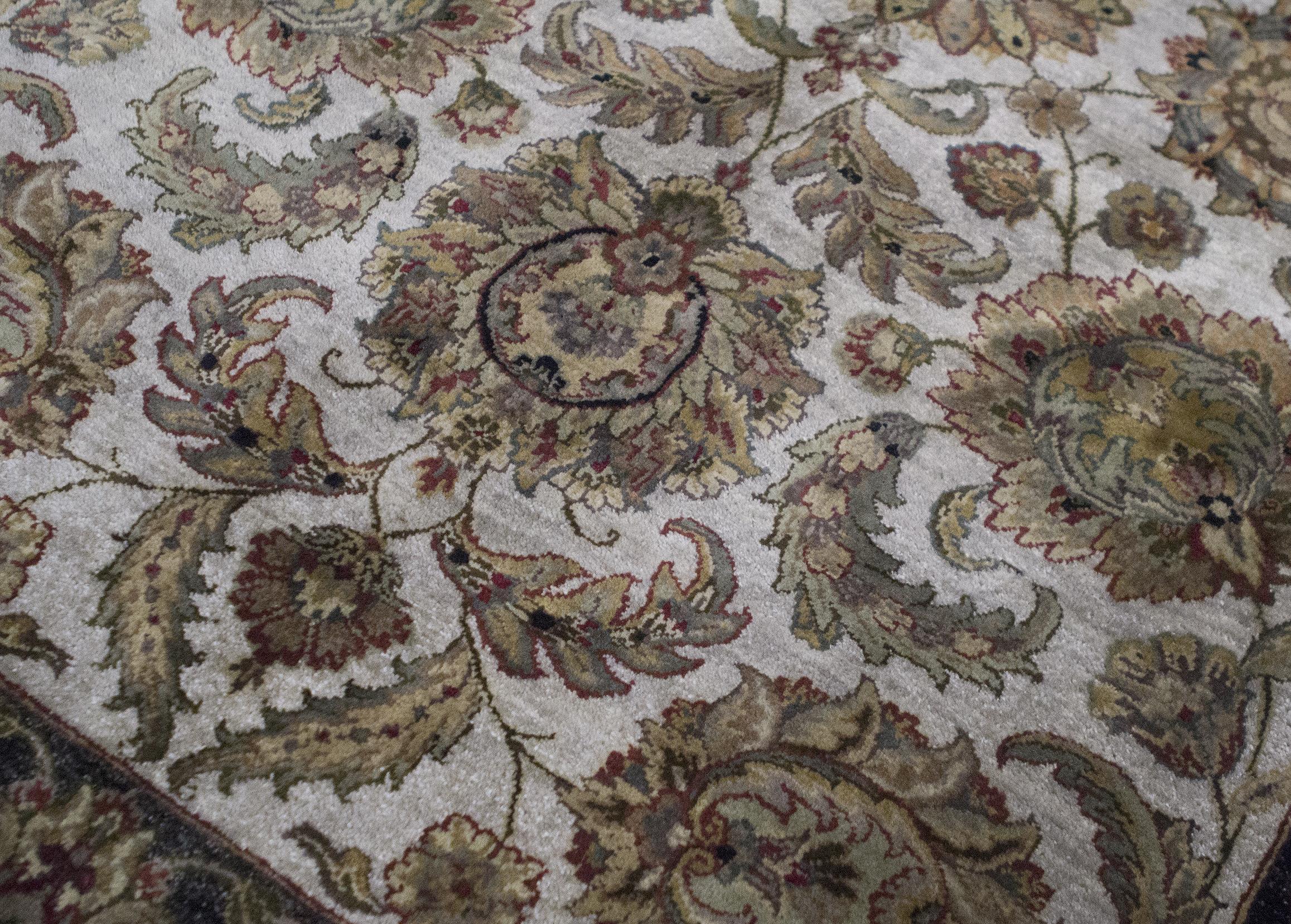 One-of-a-Kind Traditional Handwoven Wool Area Rug  5'6 x 8' In New Condition For Sale In Secaucus, NJ