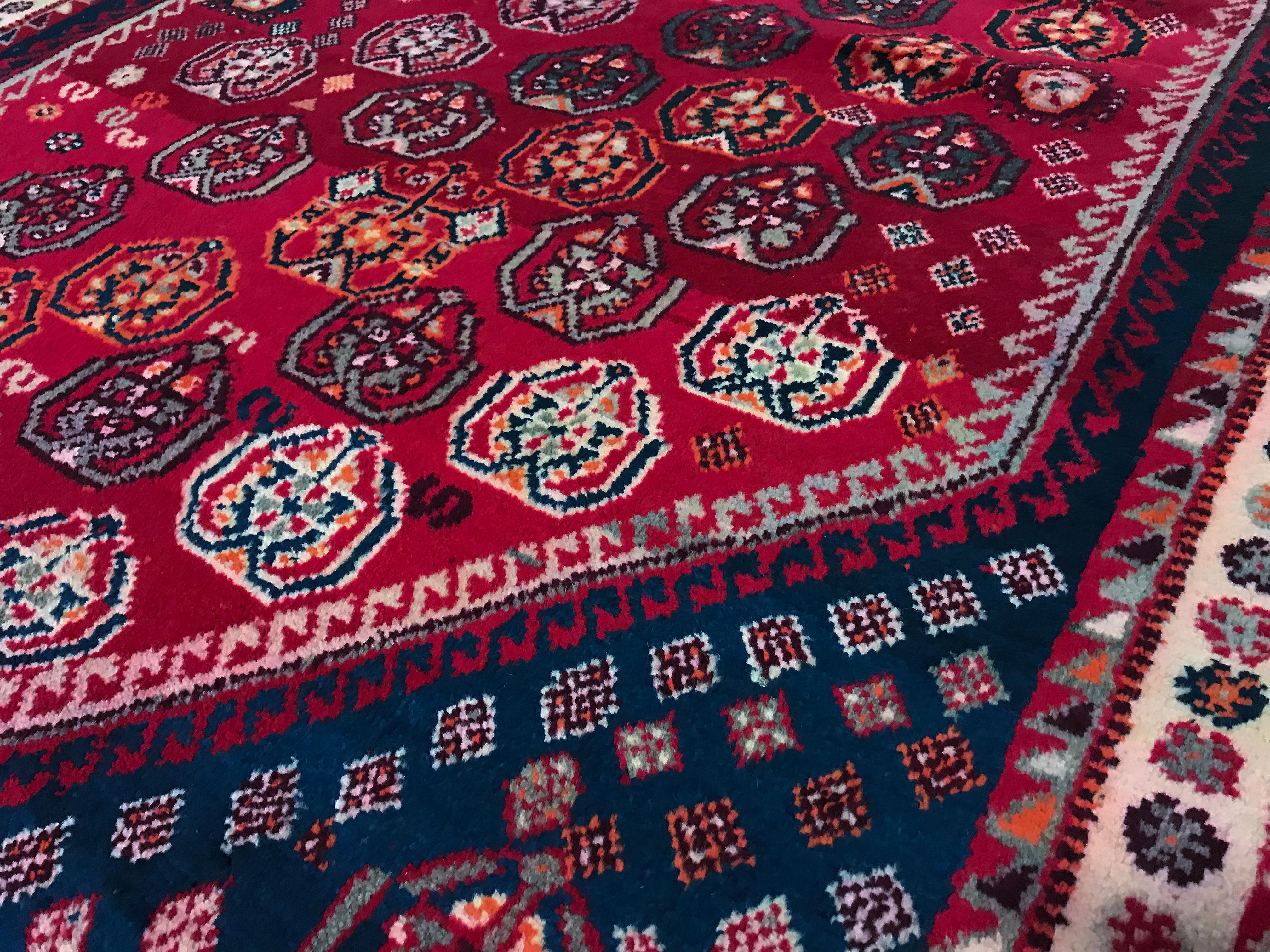 Based on authentic Oriental designs and using only the finest of wool's, these handwoven rugs are truly timeless classics. These traditional styles reflect the Classic patterns that have created the most beautiful of decors over the centuries. 
   