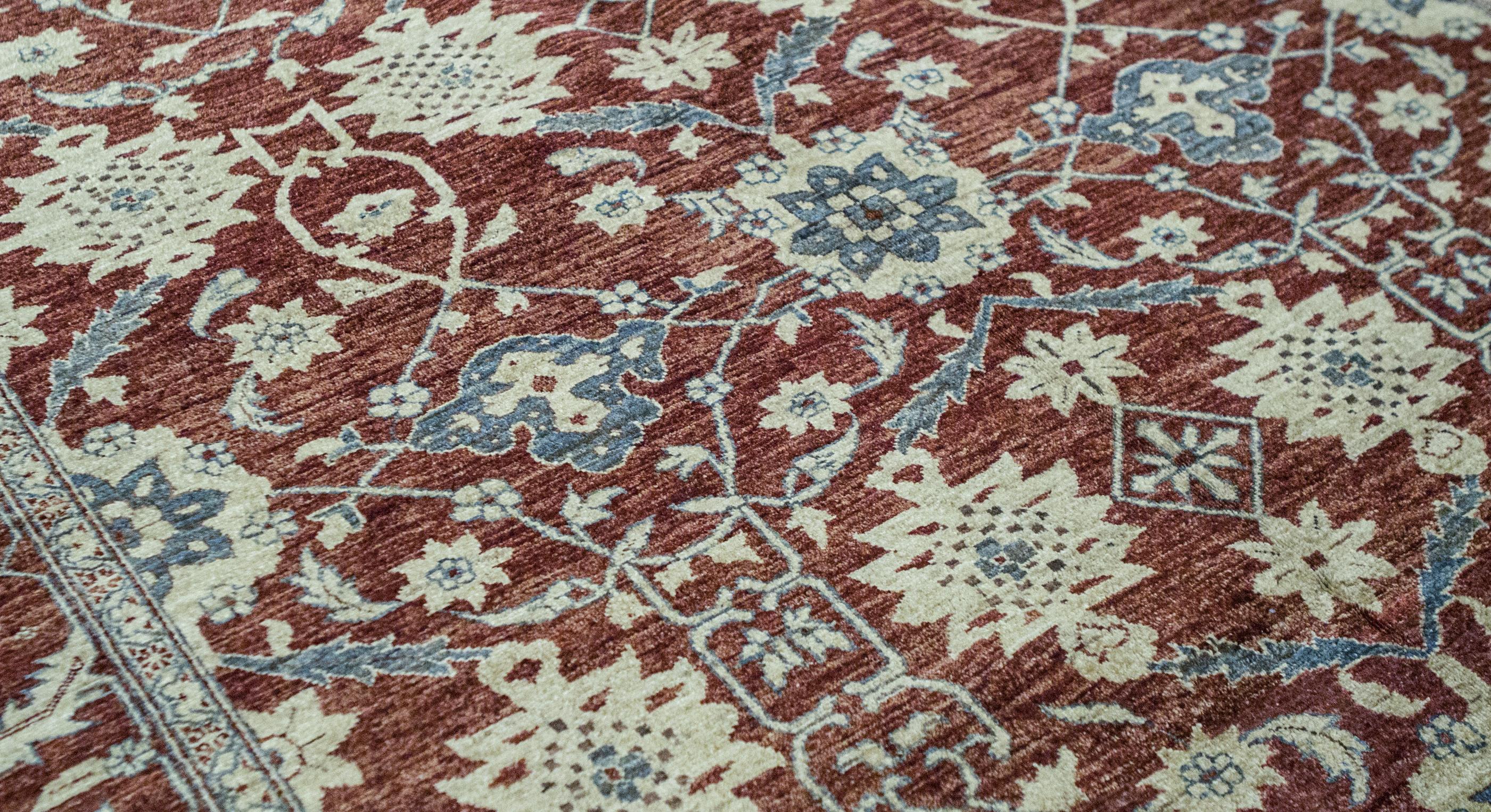 Recréant les designs orientaux classiques de Sultanabad, nous combinons des normes de qualité rigoureuses avec l'utilisation des meilleurs matériaux, garantissant que ces tapis résisteront aux rigueurs de la vie moderne. Ces élégants chefs-d'œuvre