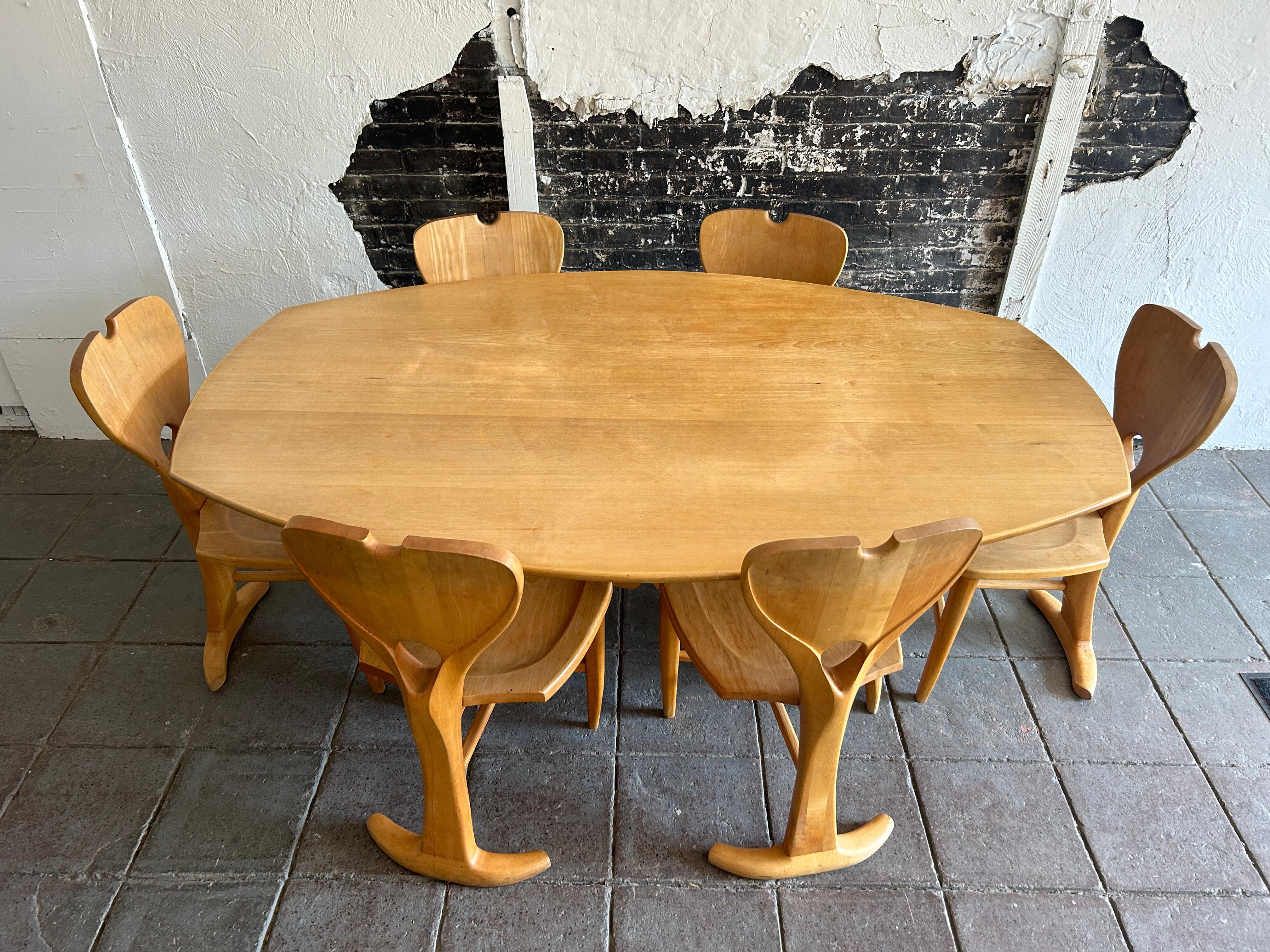 Mid-Century moderno Tavolo da pranzo in betulla bionda Studio A, unico nel suo genere, con 6 sedie in vendita