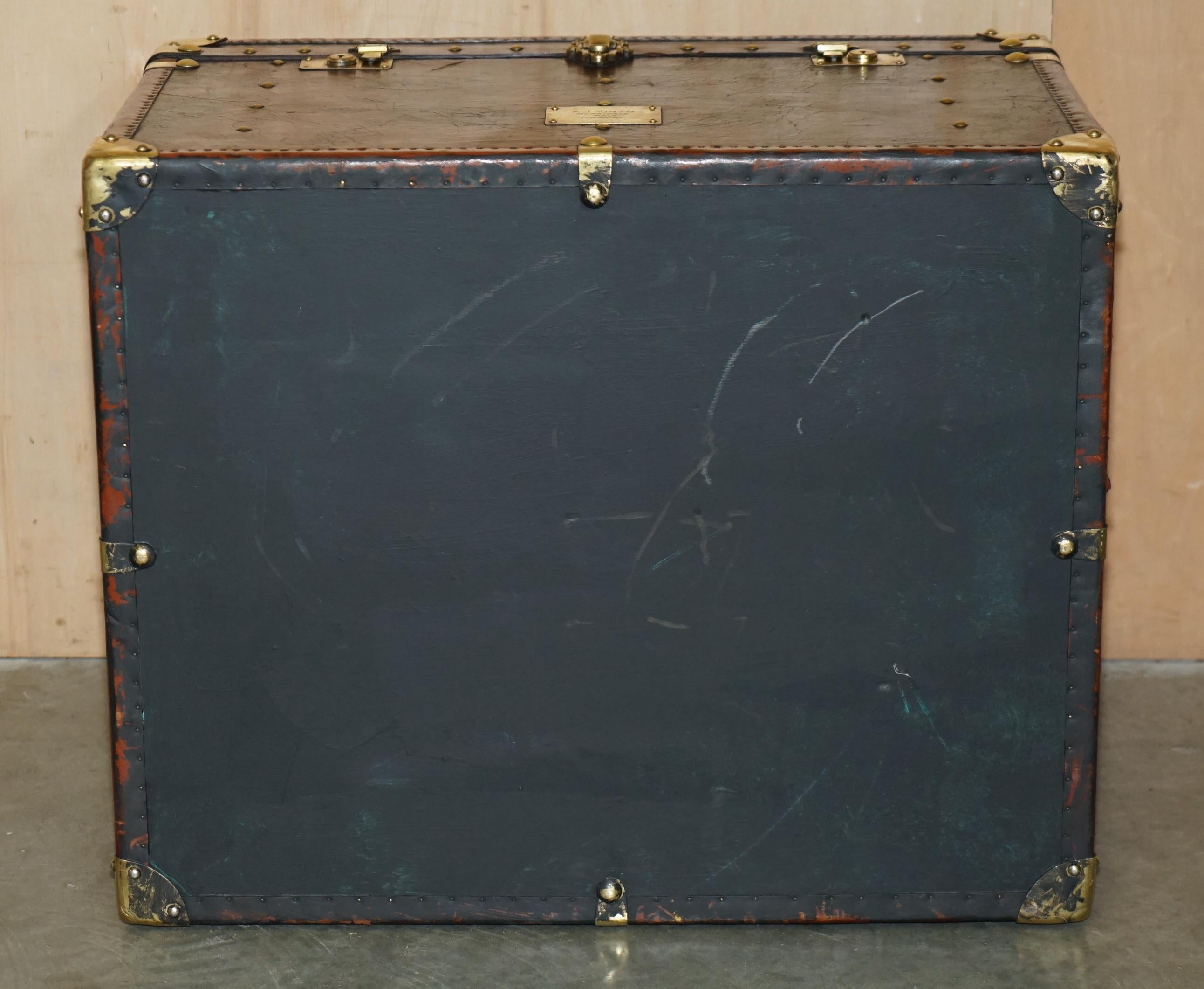 ONE OF A KiND ANTIQUE BROWN LEATHER STEAMER TRUNK WITH ARMORIAL COAT OF ARMS For Sale 11
