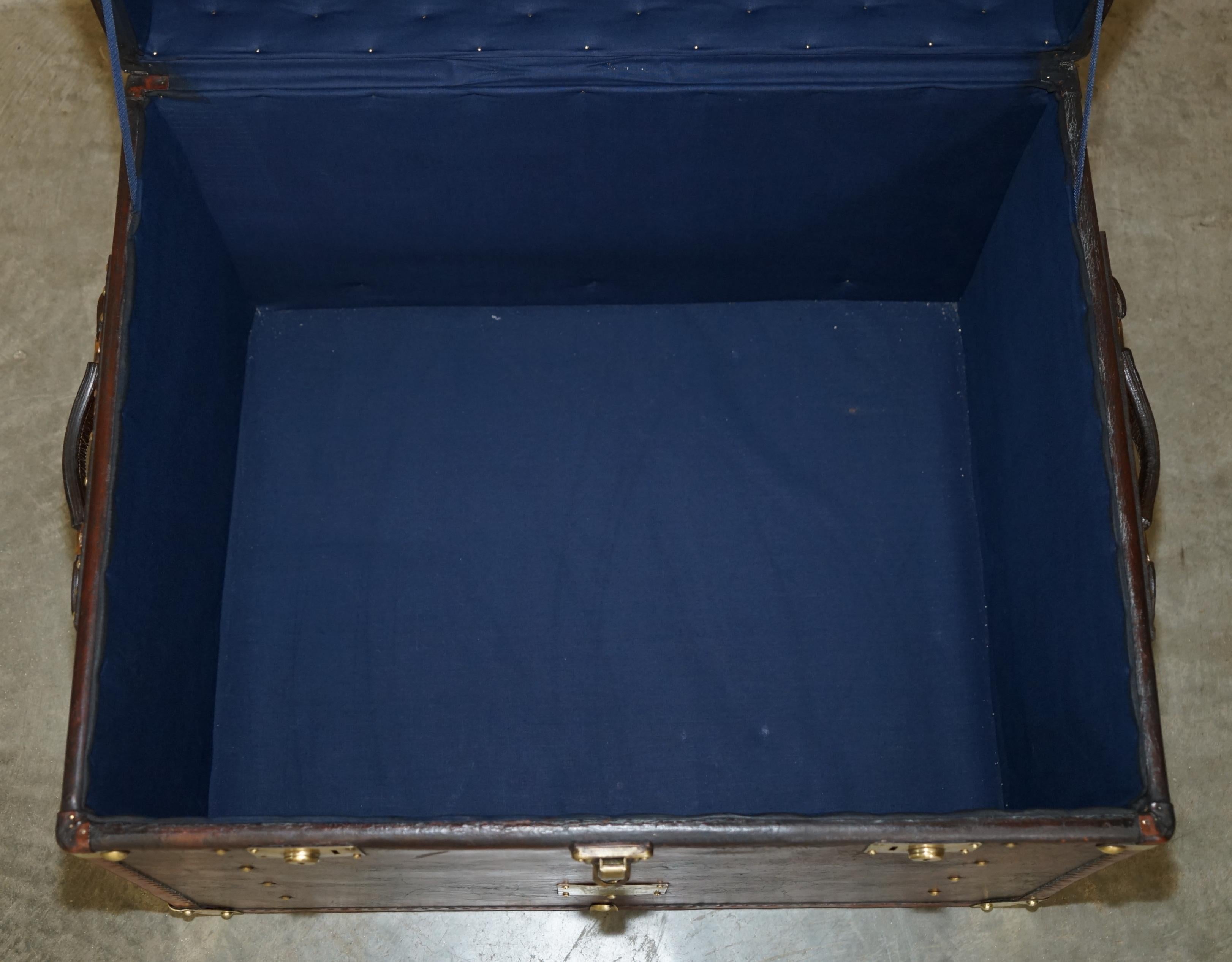 ONE OF A KiND ANTIQUE BROWN LEATHER STEAMER TRUNK WITH ARMORIAL COAT OF ARMS For Sale 12