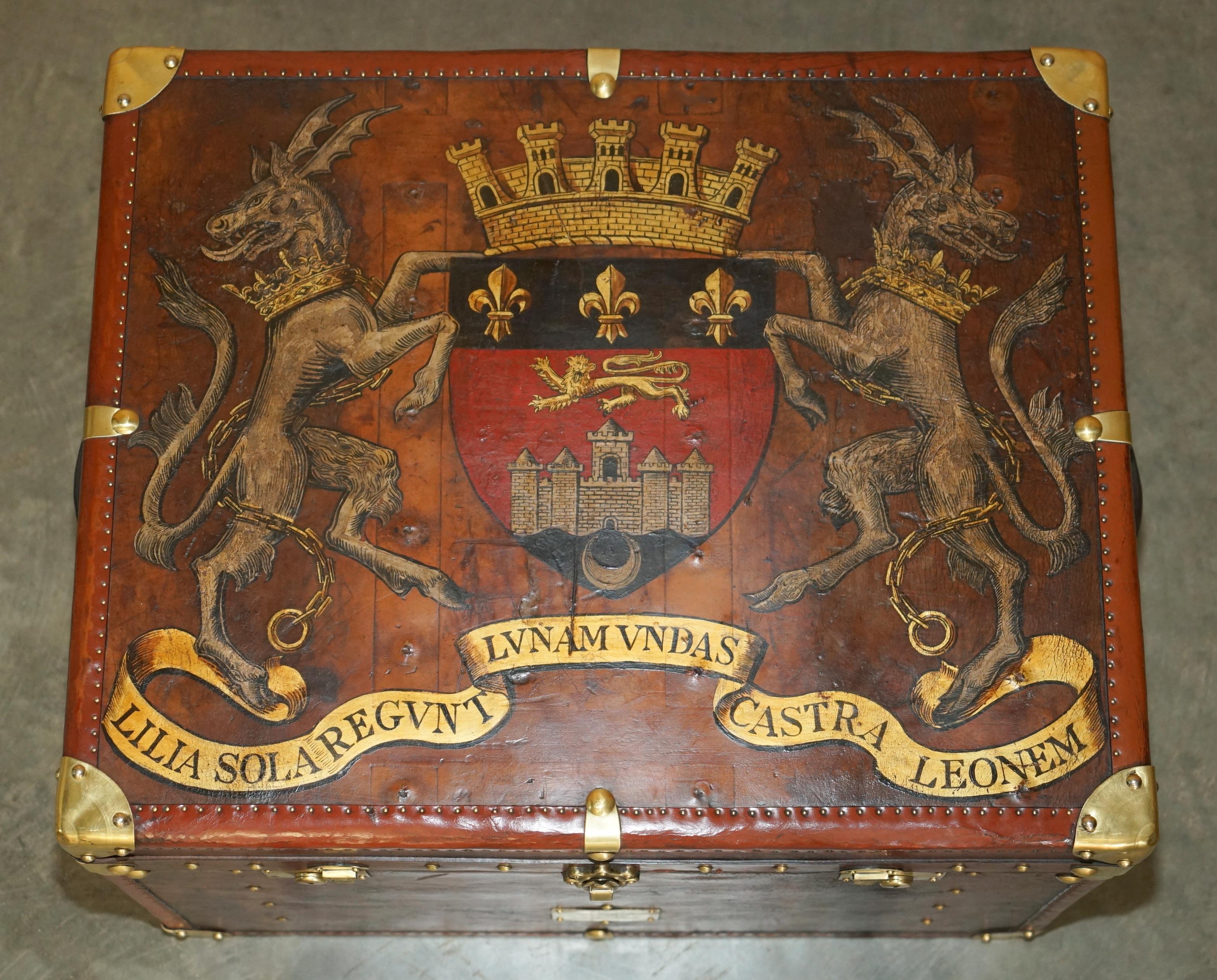 English ONE OF A KiND ANTIQUE BROWN LEATHER STEAMER TRUNK WITH ARMORIAL COAT OF ARMS For Sale