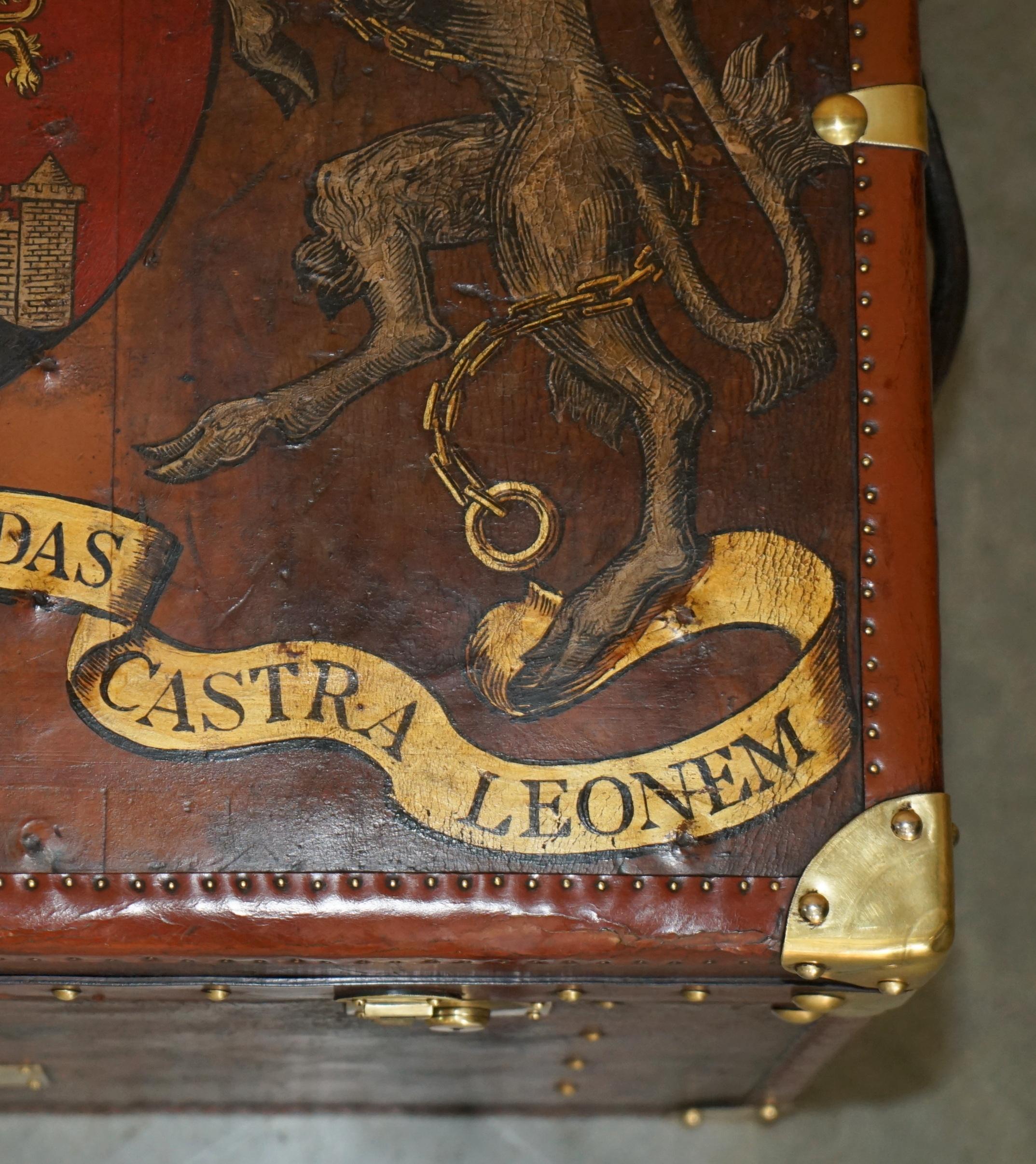 ONE OF A KiND ANTIQUE BROWN LEATHER STEAMER TRUNK WITH ARMORIAL COAT OF ARMS For Sale 2